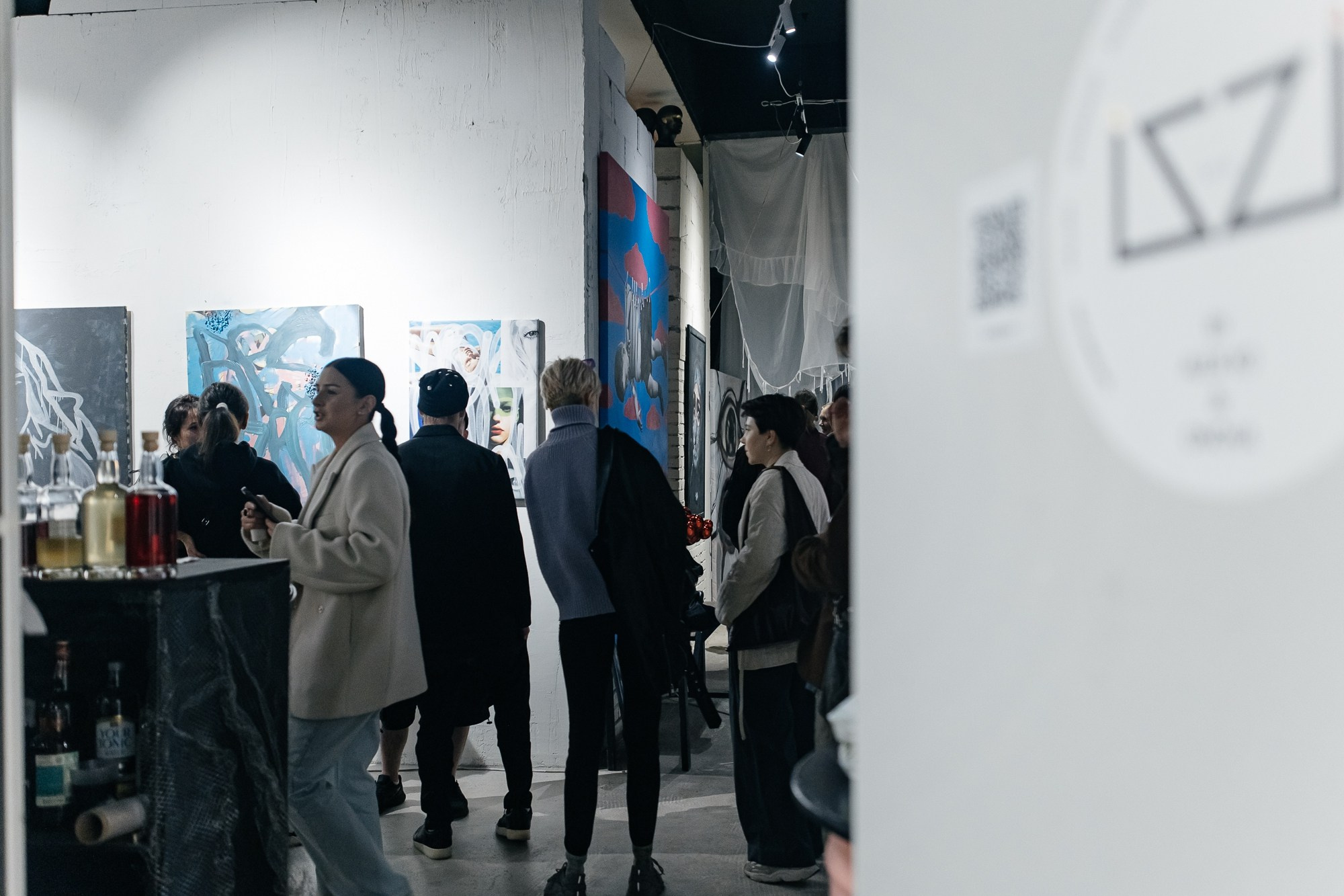 IZZI ROOM | Открытие выставки | май 2025. Репортажный фотограф в Санкт-Петербурге СПБ Алиса Ческидова на ваше мероприятие