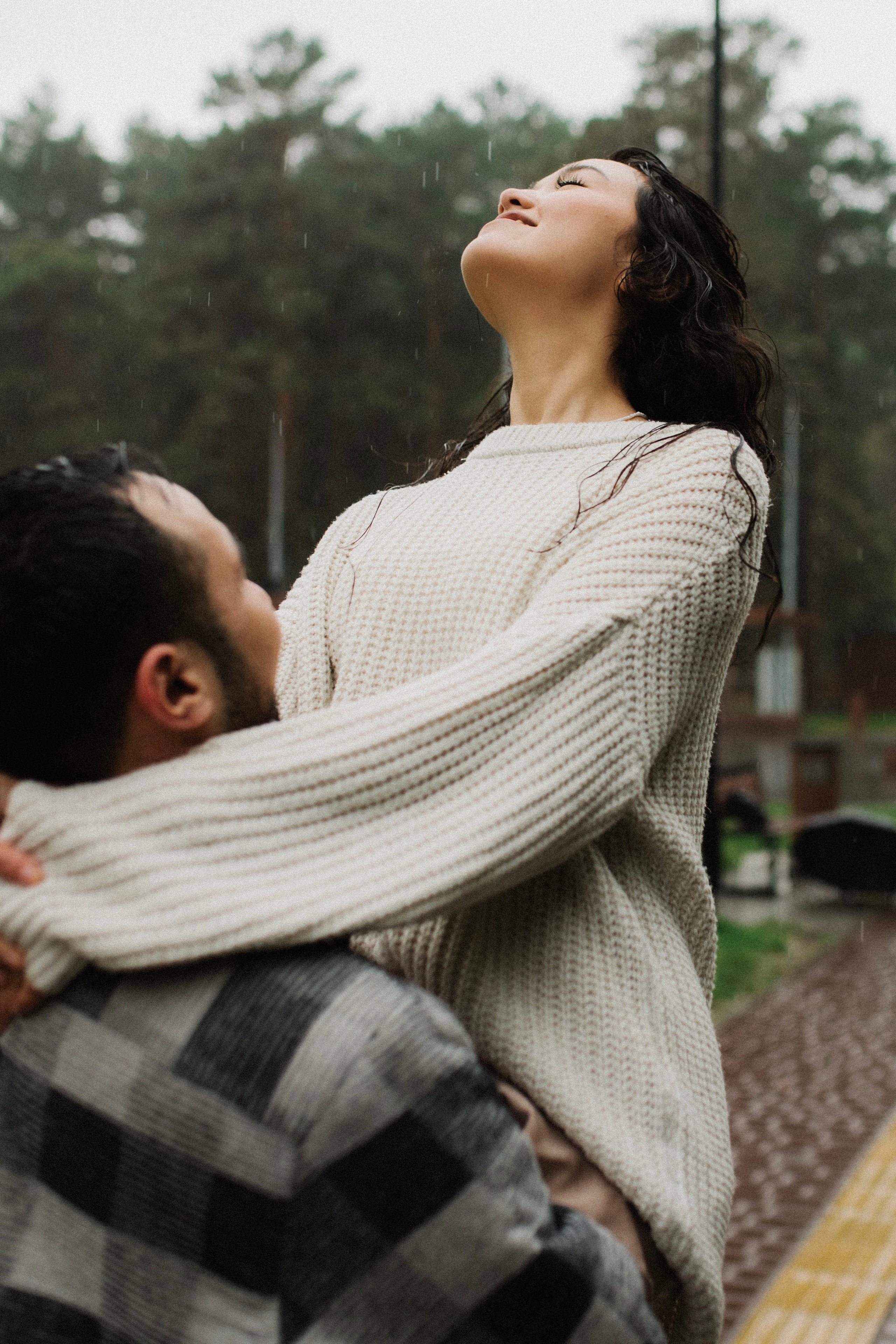Бегать по сентябрьским лужам вдвоём. Свадебный фотограф Новосибирск