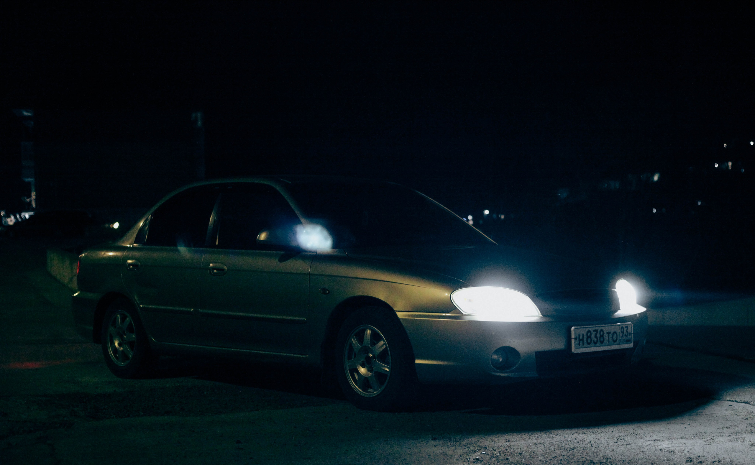 «Затянутая тишина: воспоминания прошлой жизни». Уличный фотограф Города N