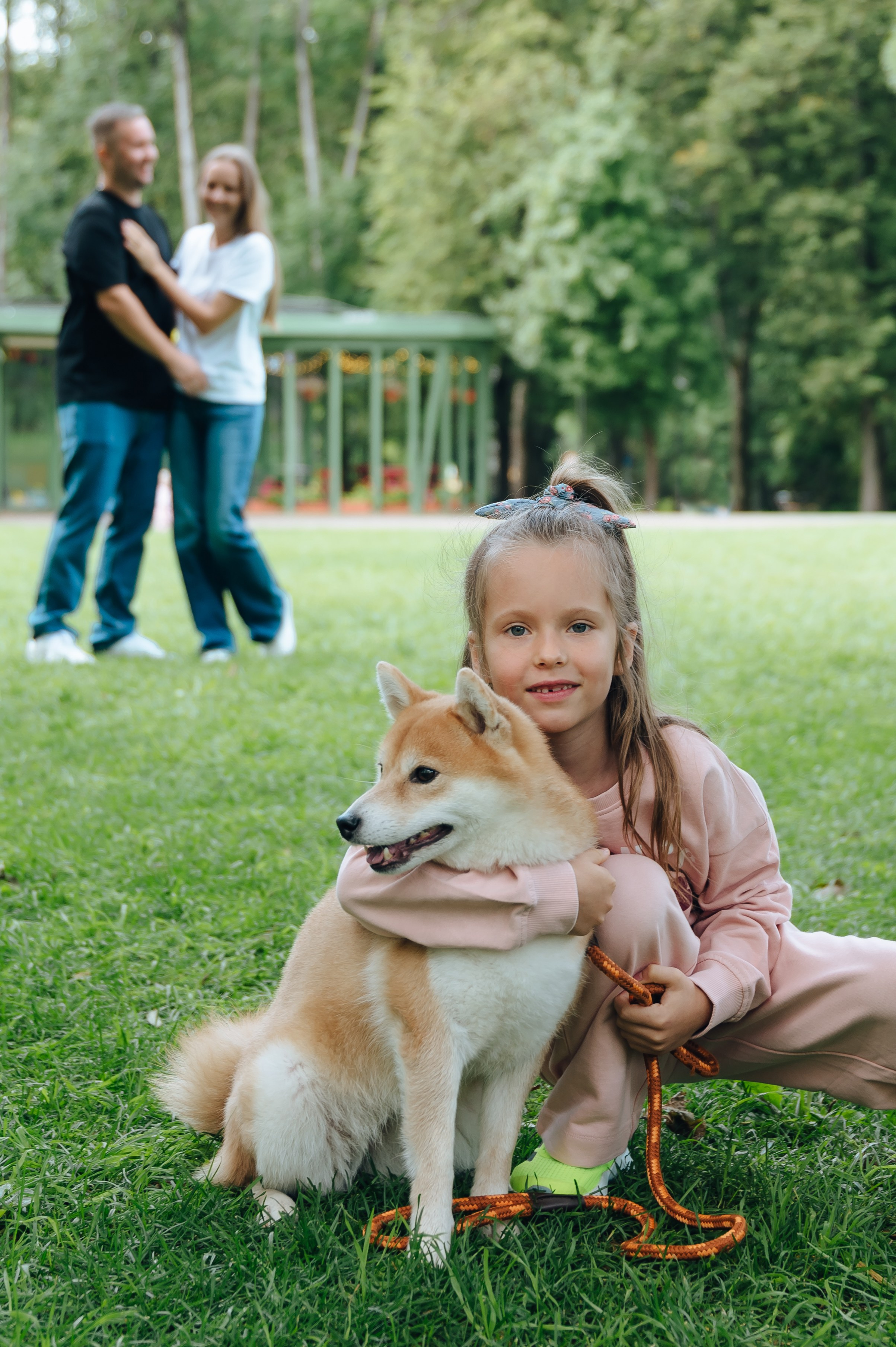 Трое в парке и меховой шар. Детский и семейный фотограф Катерина Мишина