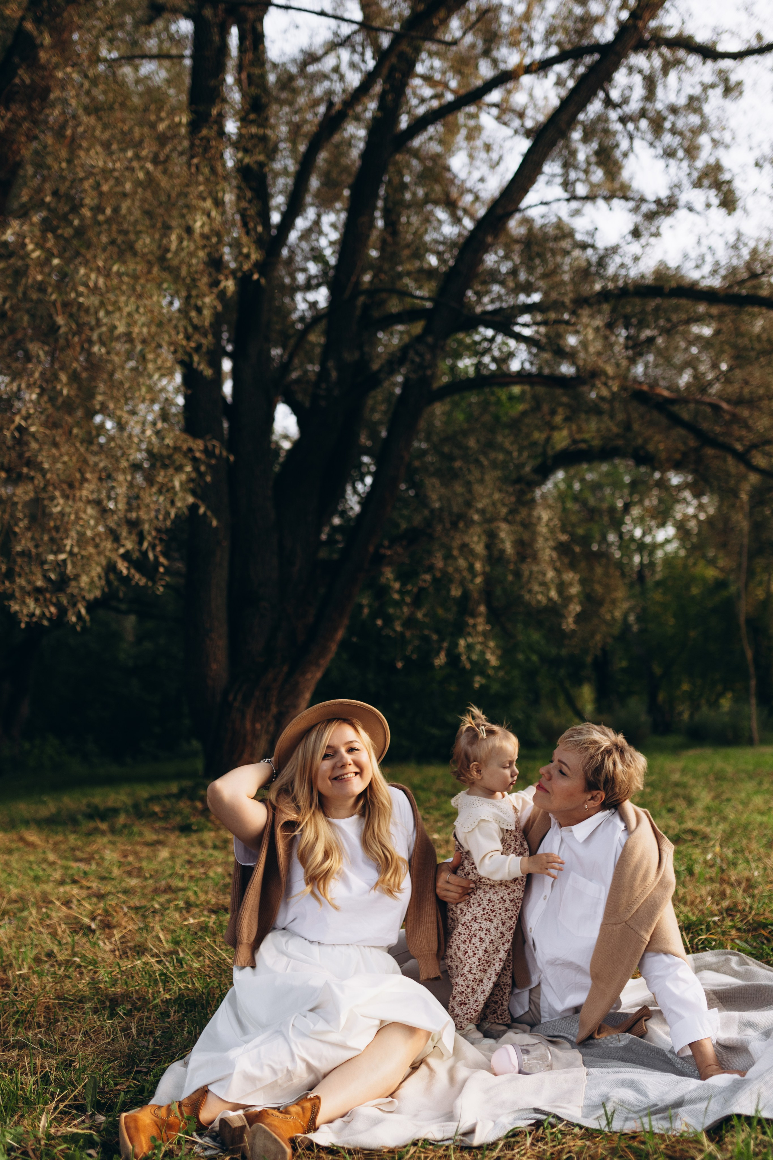 Ольга, Елена и маленькая Таисия. Семейный фотограф в Москве Жукова Анна
