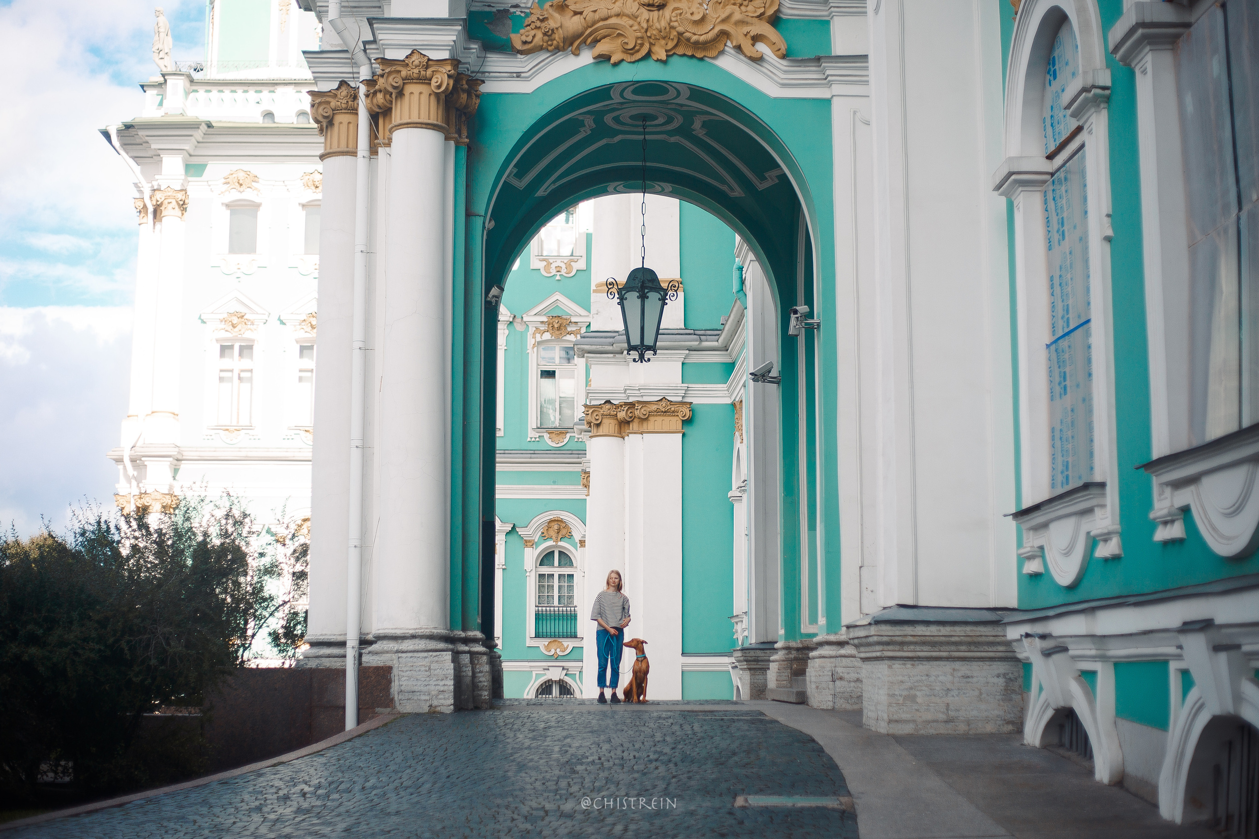 Арина и Гриффин в центре Питера. Фотограф-анималист Наталия Чистюхина в г. Сосновый Бор и ЛО