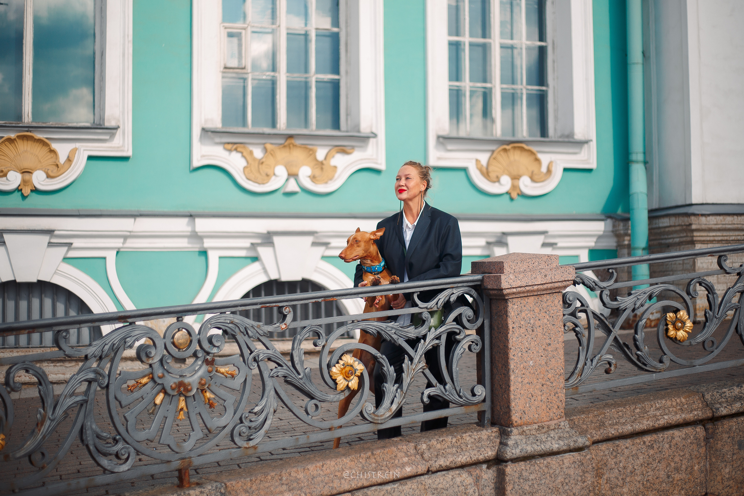 Арина и Гриффин в центре Питера. Фотограф-анималист Наталия Чистюхина в г. Сосновый Бор и ЛО