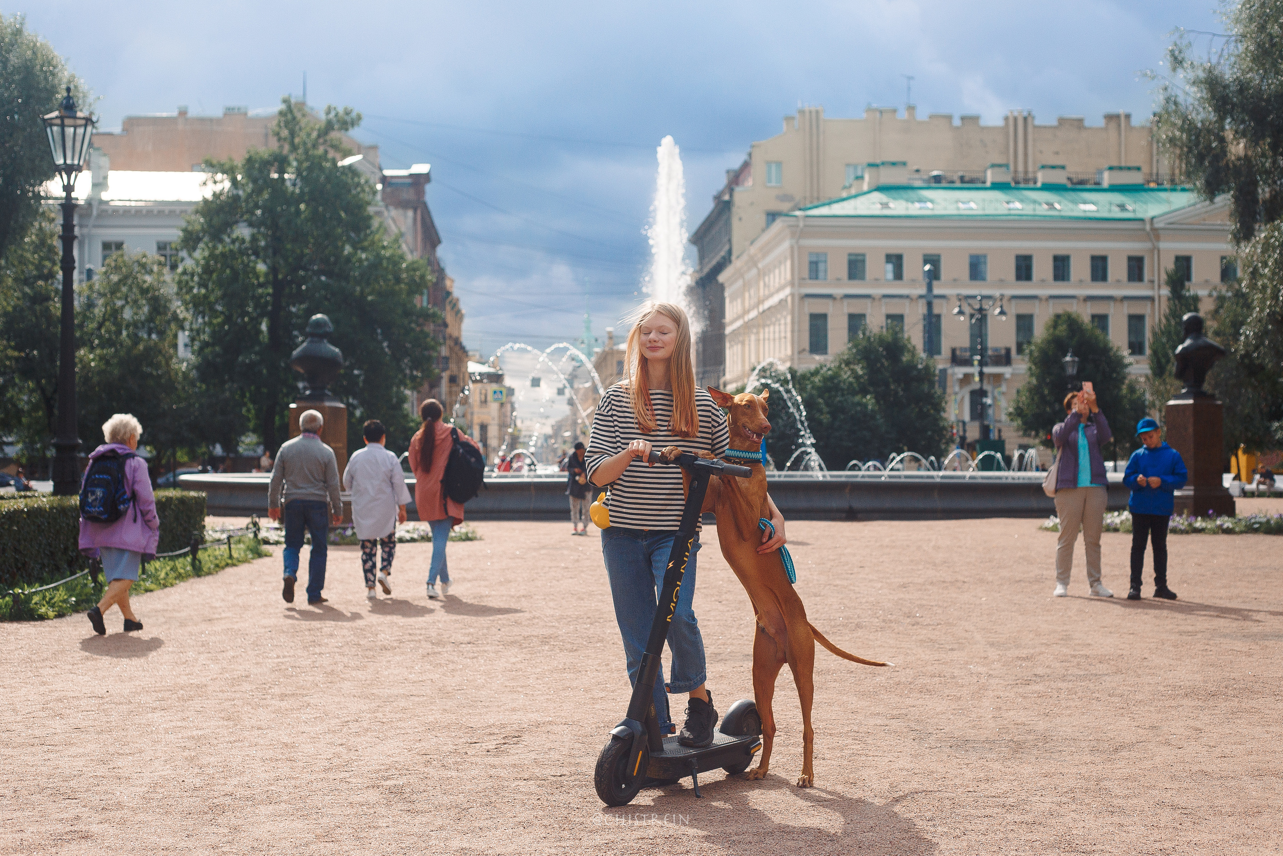 Арина и Гриффин в центре Питера. Фотограф-анималист Наталия Чистюхина в г. Сосновый Бор и ЛО