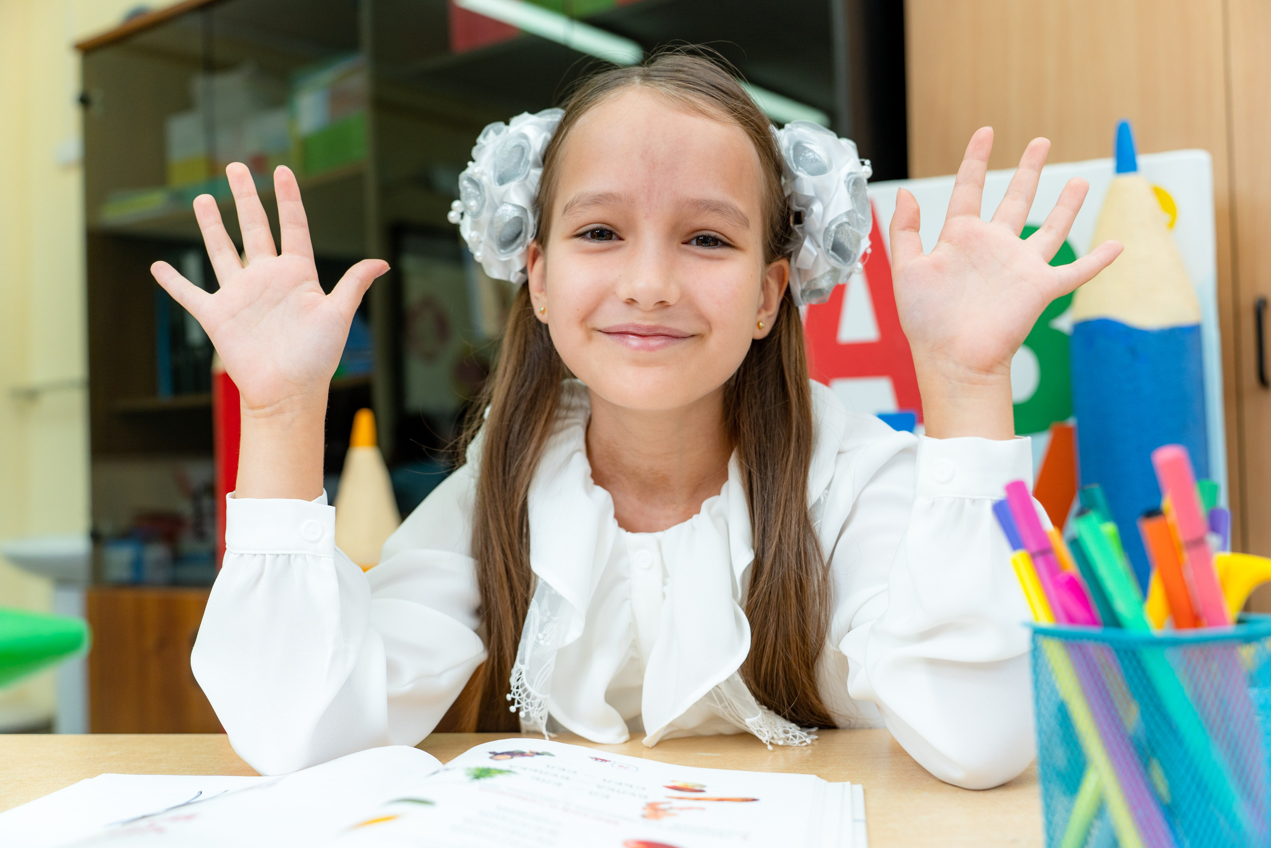 Фотосессия класса в кабинете. Улыбка выездная фотостудия Красноярск