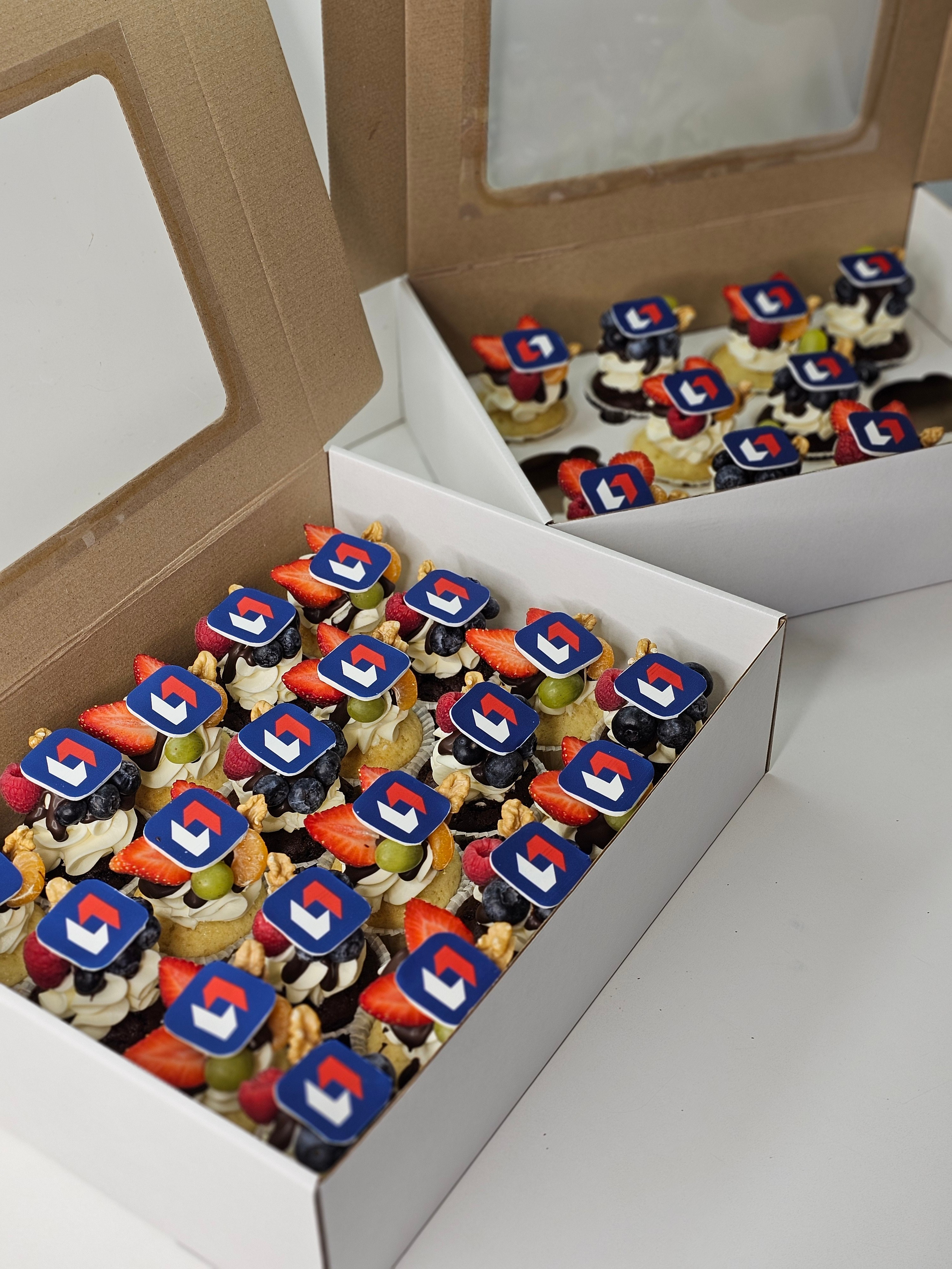 Капкейки фуршетные с логотипом. Katyasugarsugar капкейки, зефир, торты Москва