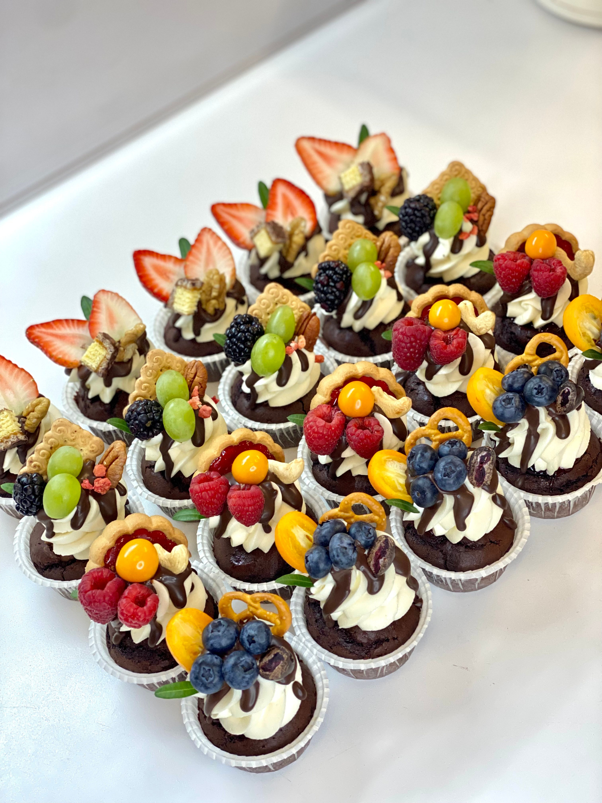 Капкейки фуршетные. Katyasugarsugar капкейки, зефир, торты Москва