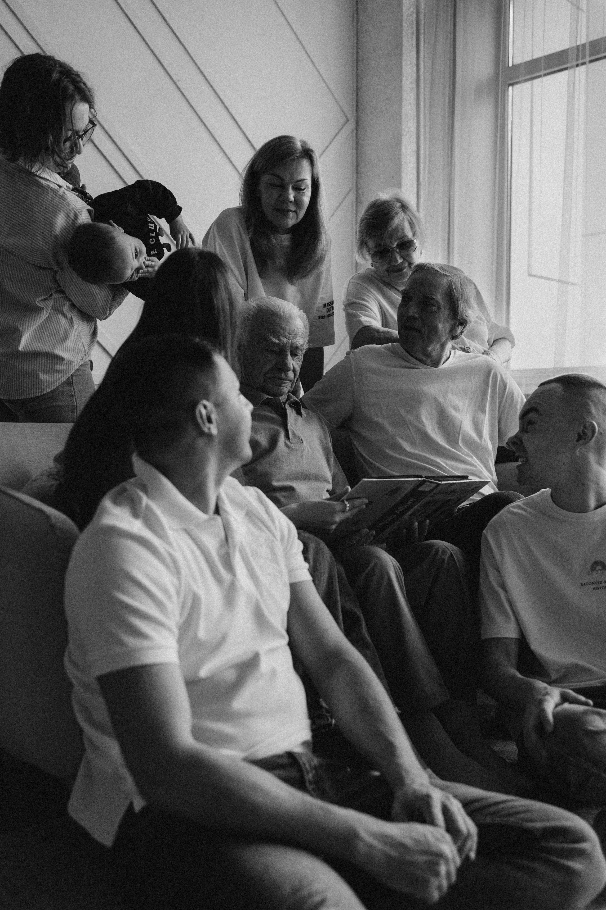 Семейная фотосессия для большой семьи в студии. Семейный фотограф в Ижевске Даша Денисова