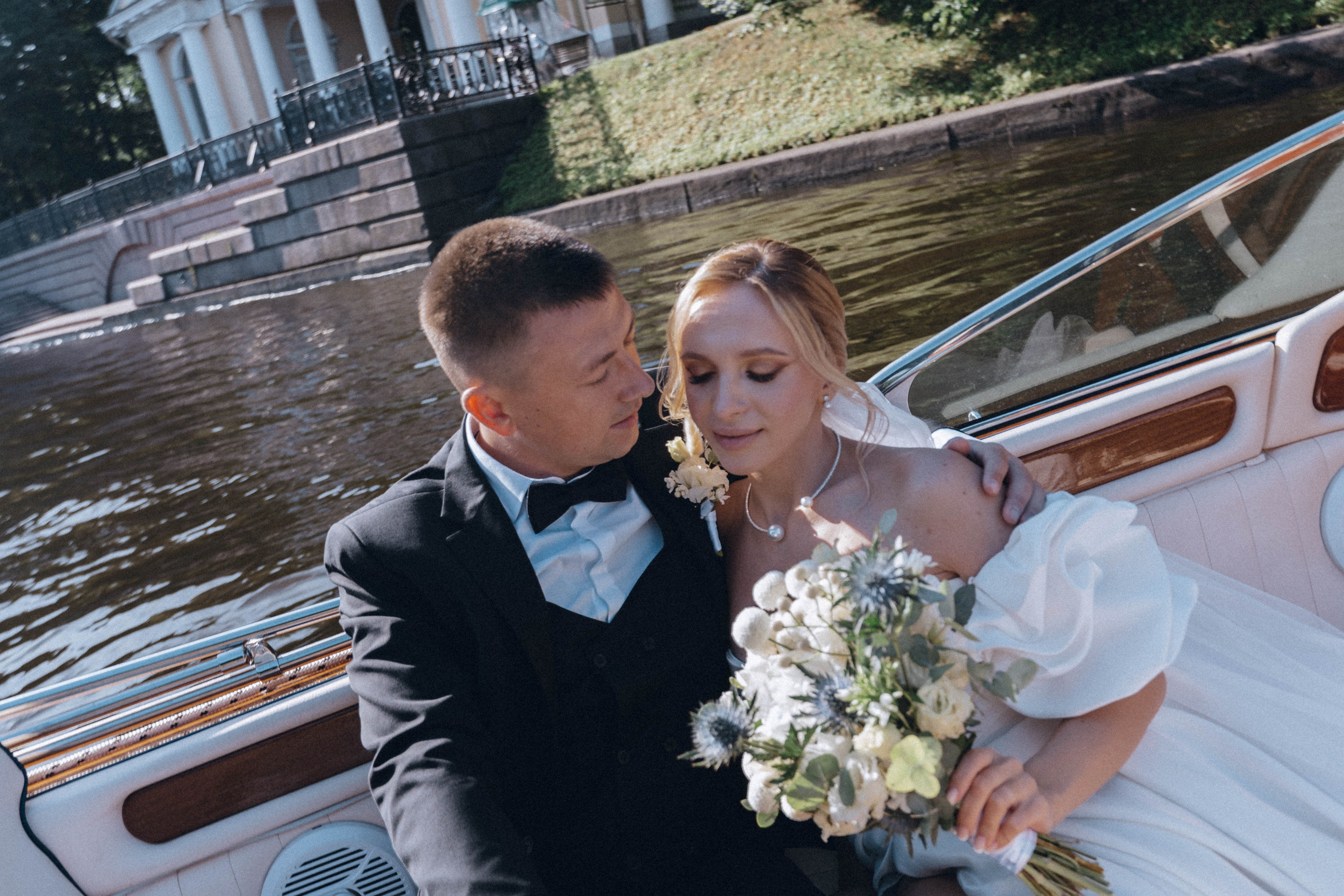 СВАДЕНБНАЯ СЬЕМКА НА КАТЕРЕ ПО КАНАЛАМ САНКТ-ПЕТЕРБУРГА И В АКВАТОРИИ НЕВЫ. Профессиональный фотограф, Санкт-Петербург — Виктория Богомолова