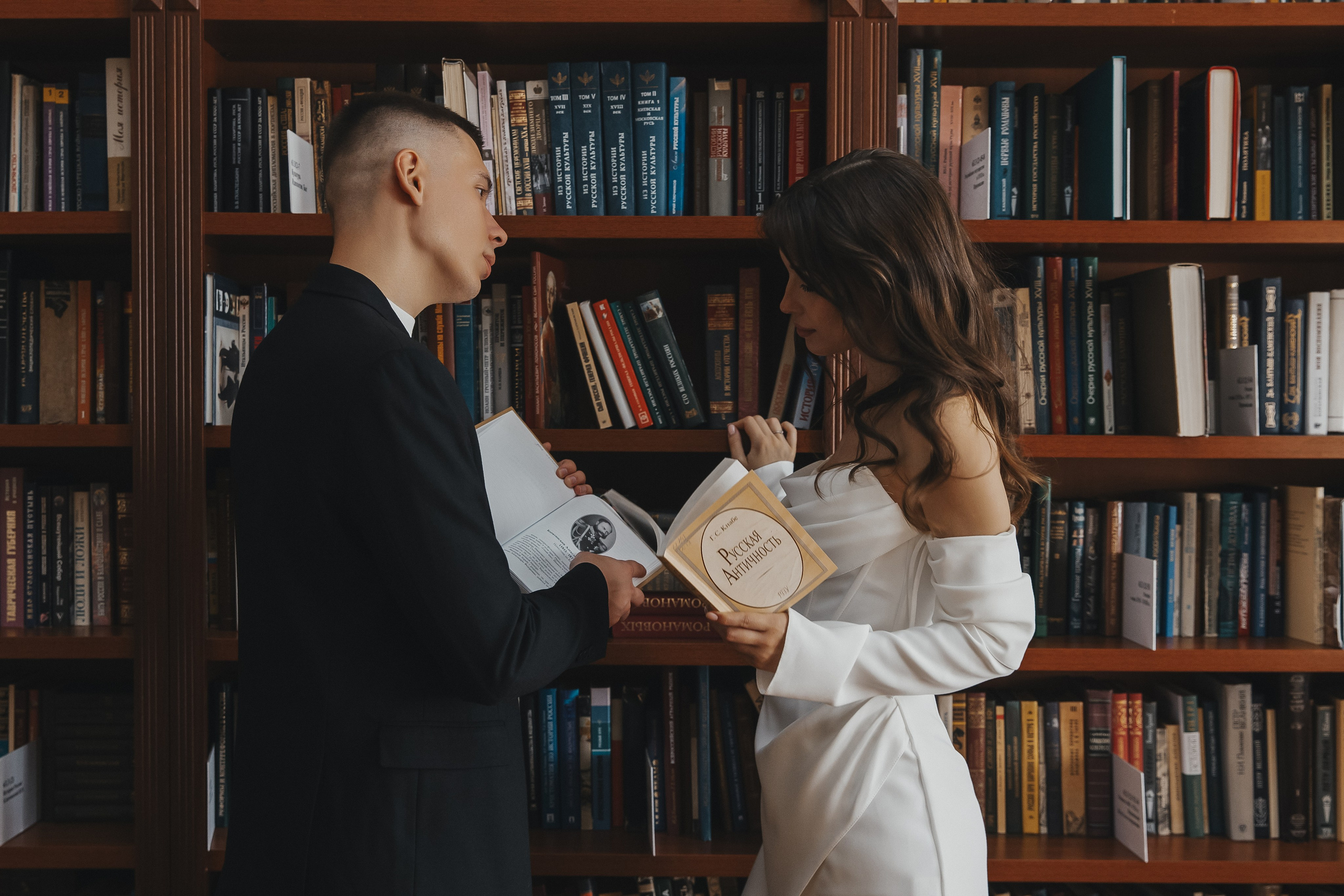 Свадебная фотосессия в Библиотеке-читальне им. А. С. Пушкина. Фотограф и видеограф Анна Домашенко