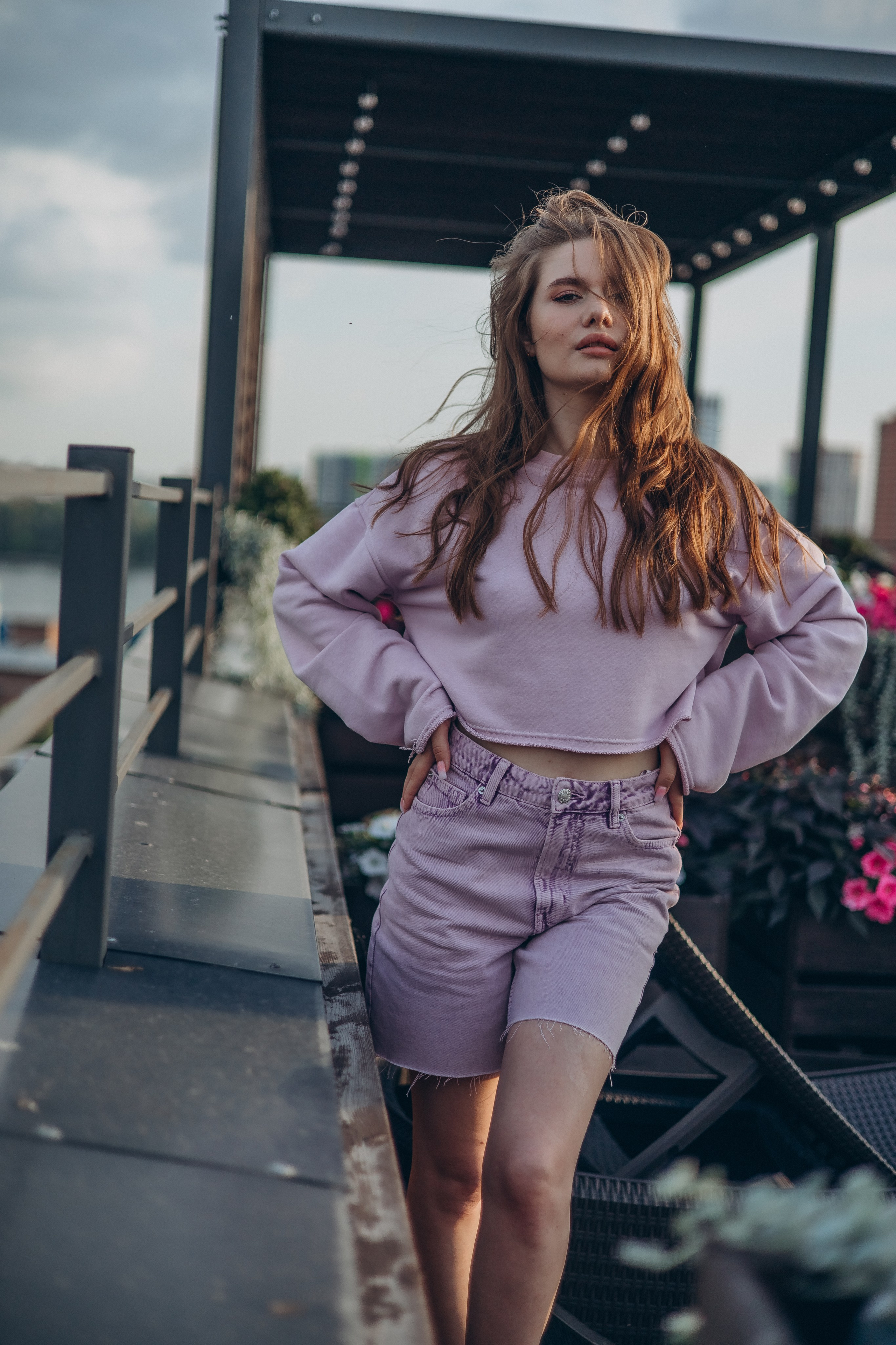 Закат на крыше — цветочная фотосессия. Семейный, детский, женский фотограф в Новосибирске Оля Борисова