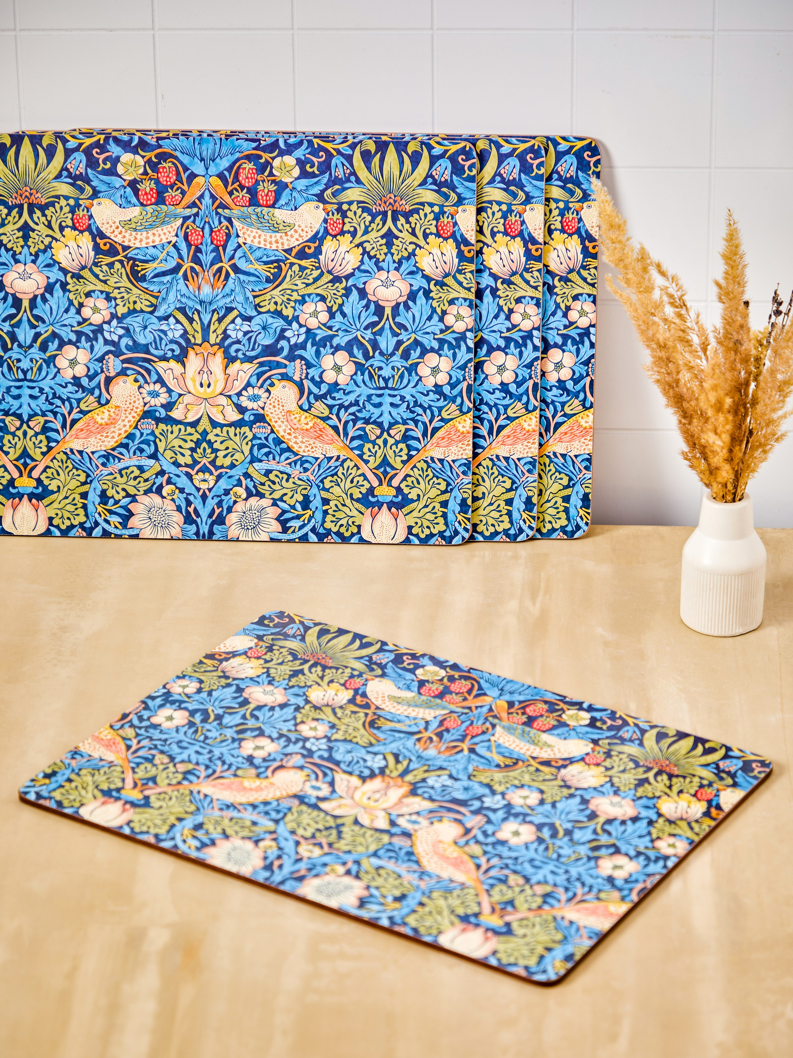 Подложка для стола и подносы. Сайт о предметной, имиджевой и портретной фотографии, фотограф Фил Киреев