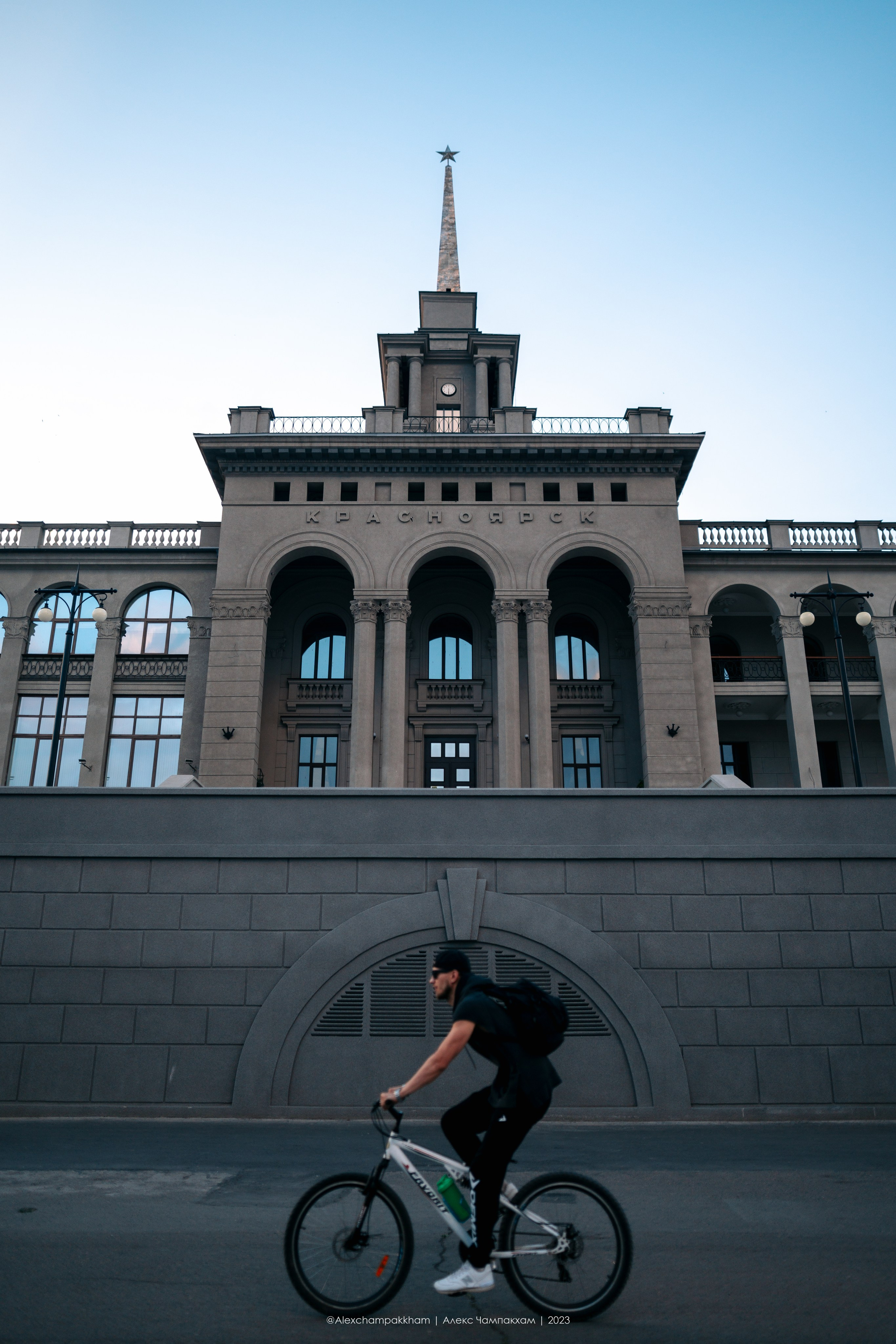 Городской пейзаж | Стрит. Репортажный фотограф Красноярск Алекс Чампакхам