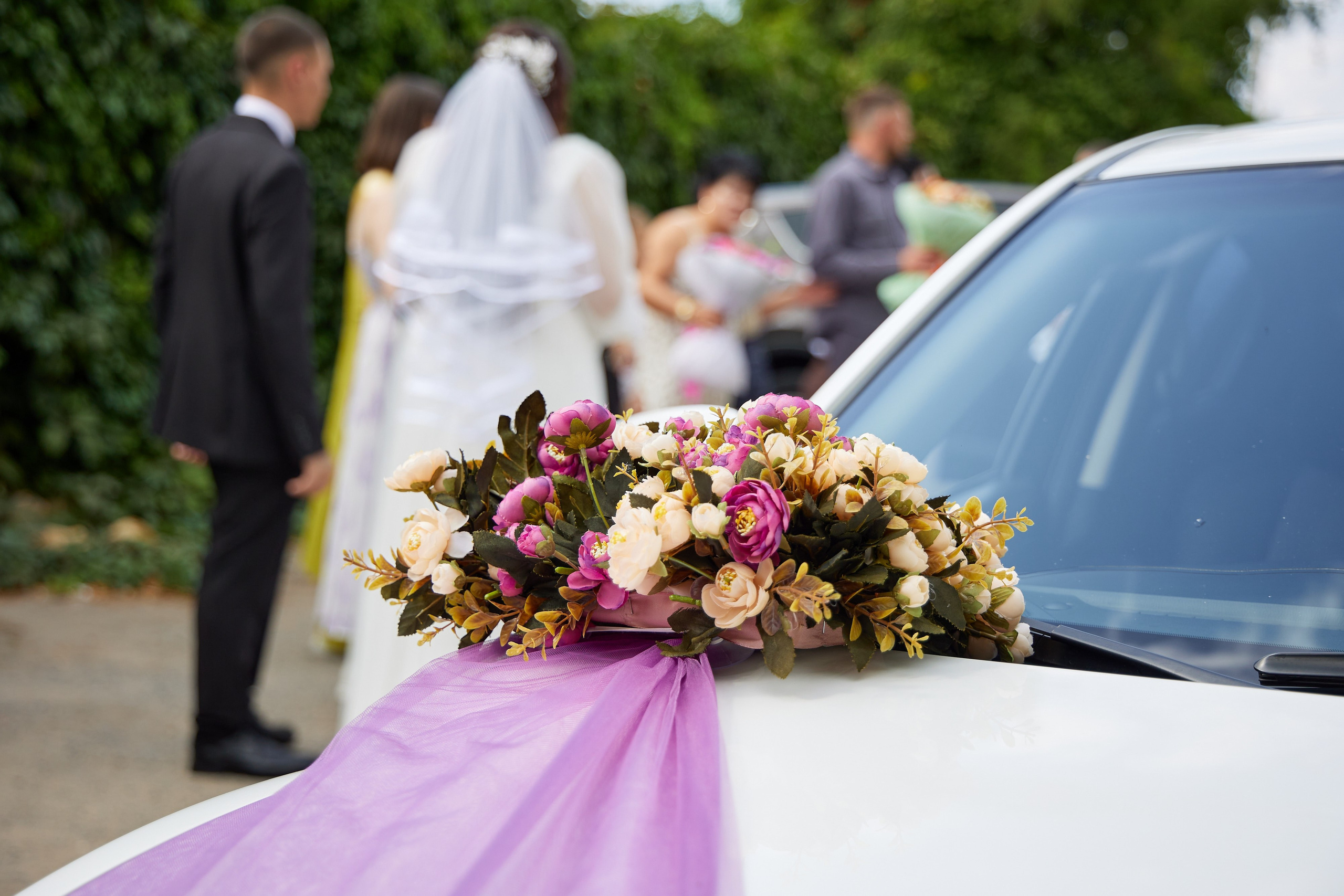 Фотосъемка в ЗАГСе, прогулка молодых, банкет