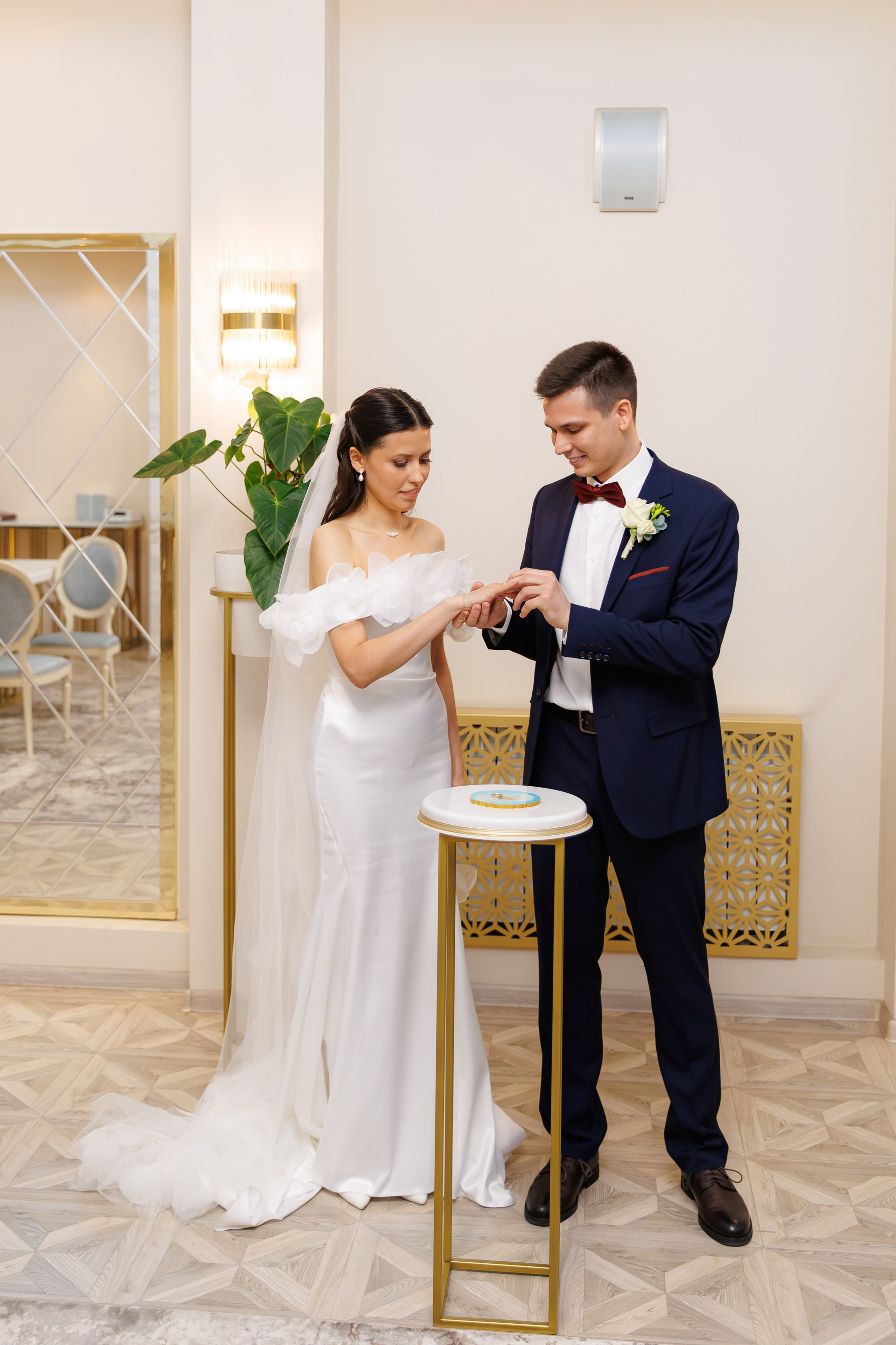 Свадебная фотосессия и сборы в гостинице Националь. Свадебный фотограф Москва и МО Сергей Киржаев