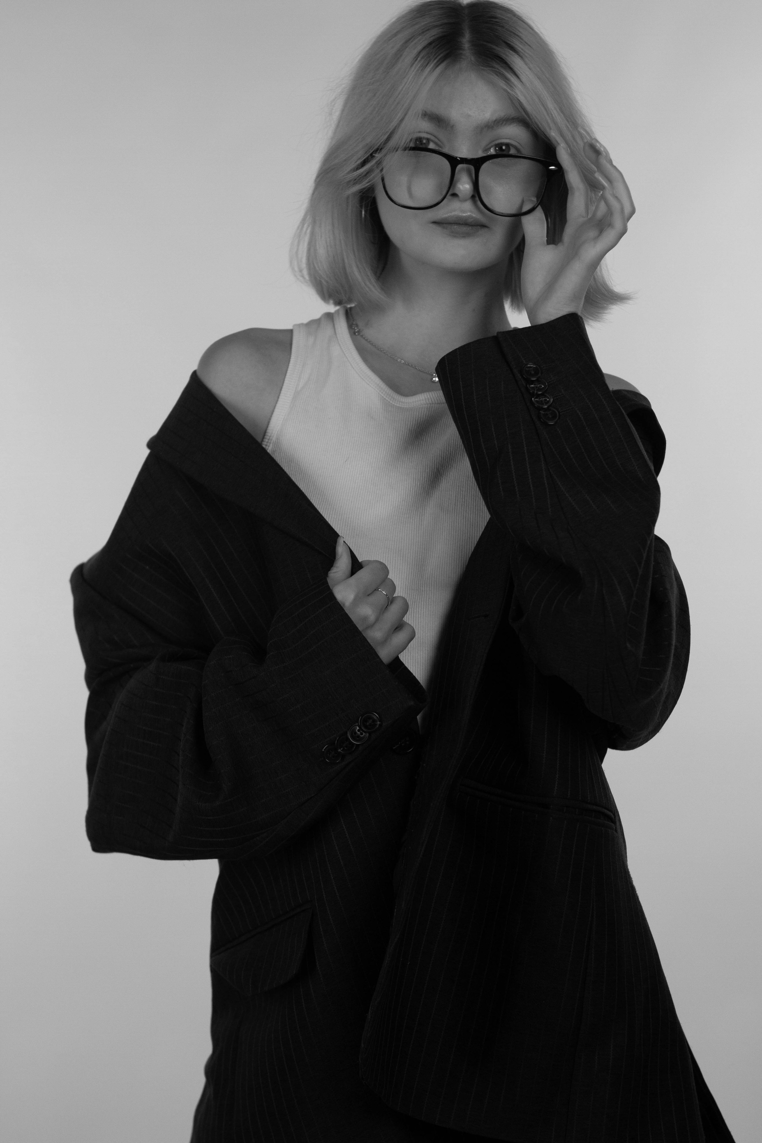 Лина фотостудия чб. Креативный фотограф Нижний Новгород Никита Корольков