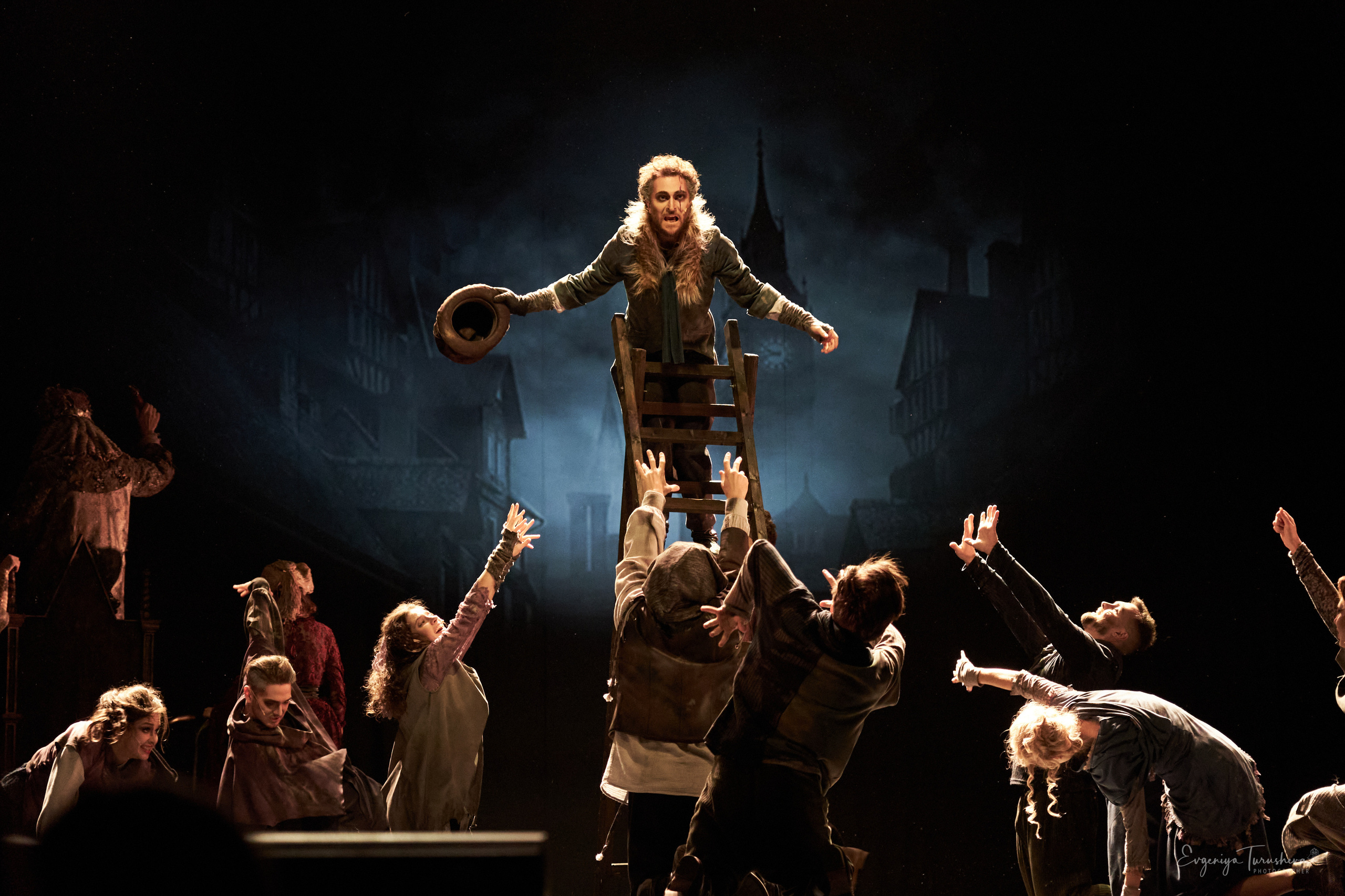 Человек, который смеется. Фотограф Евгения Турушева