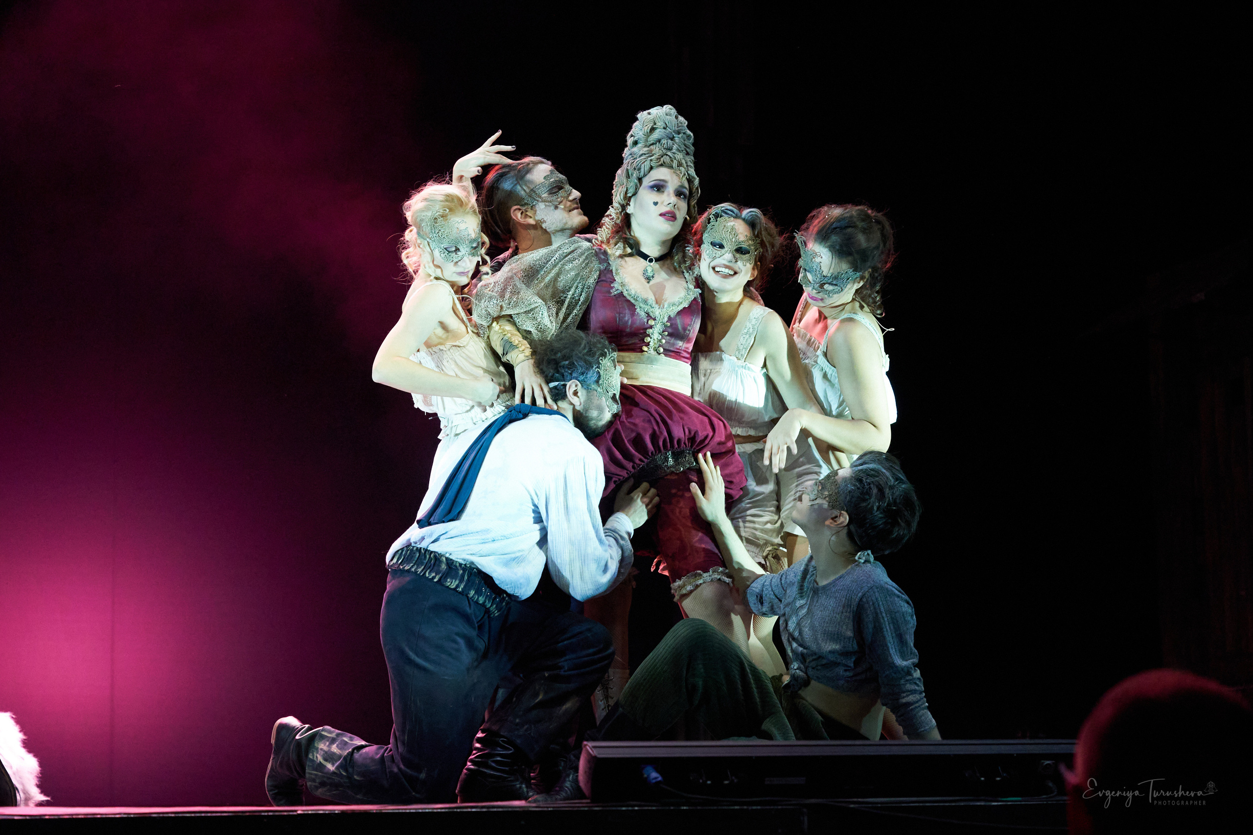 Человек, который смеется. Фотограф Евгения Турушева