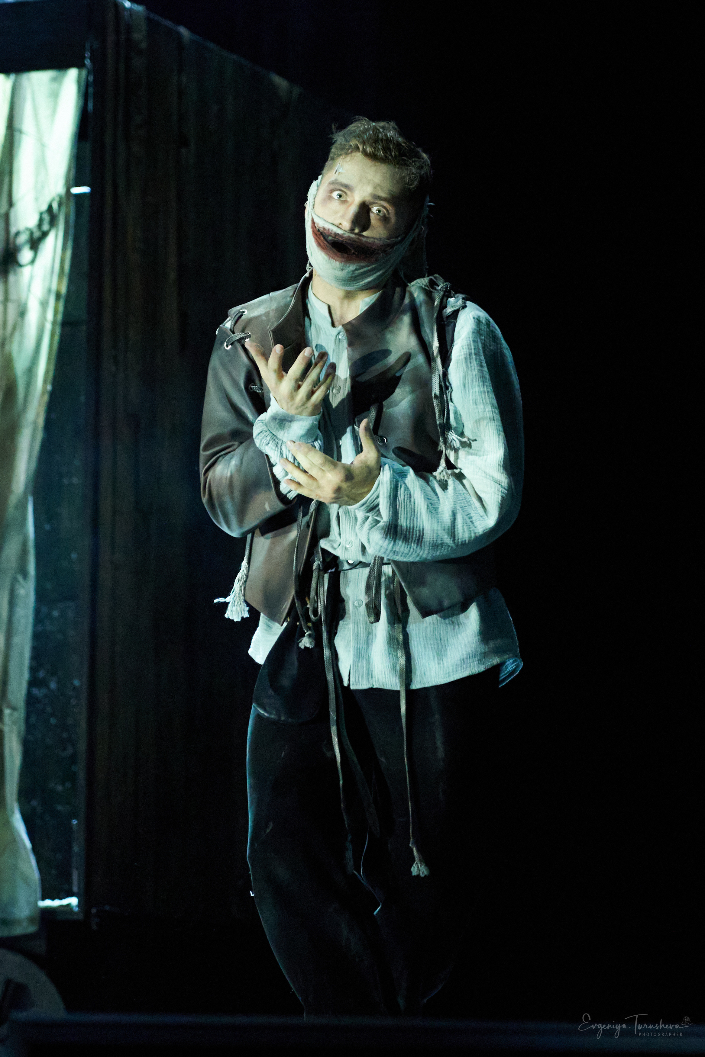 Человек, который смеется. Фотограф Евгения Турушева