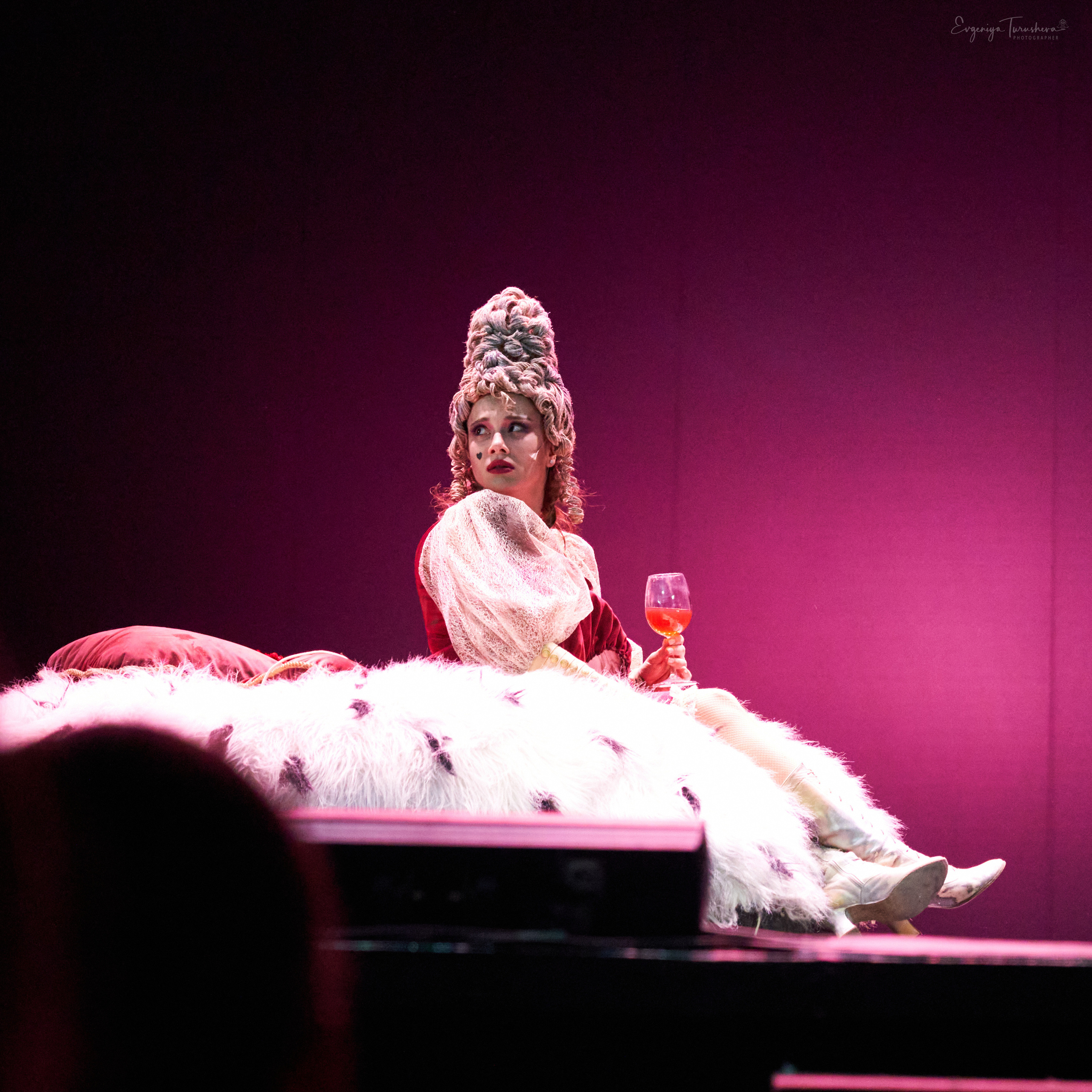 Человек, который смеется. Фотограф Евгения Турушева