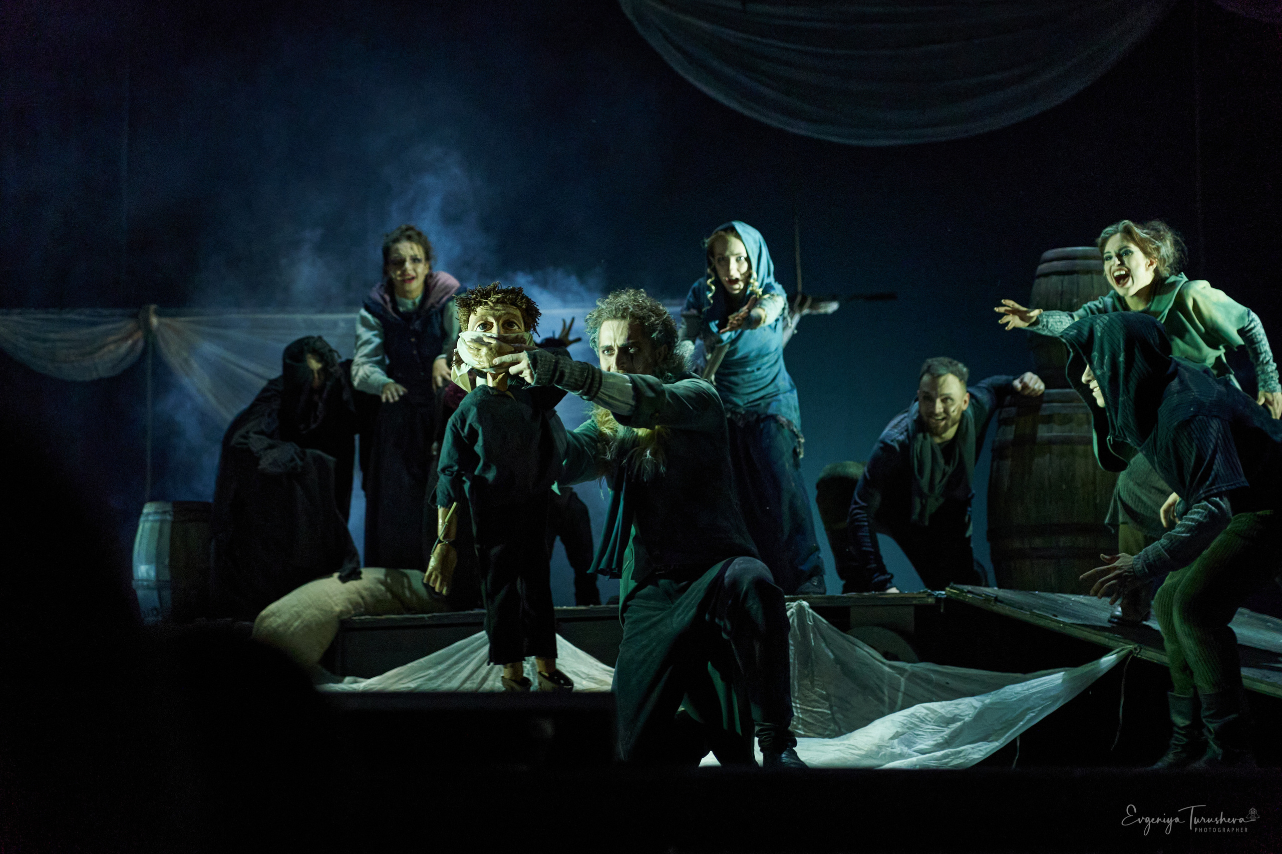 Человек, который смеется. Фотограф Евгения Турушева