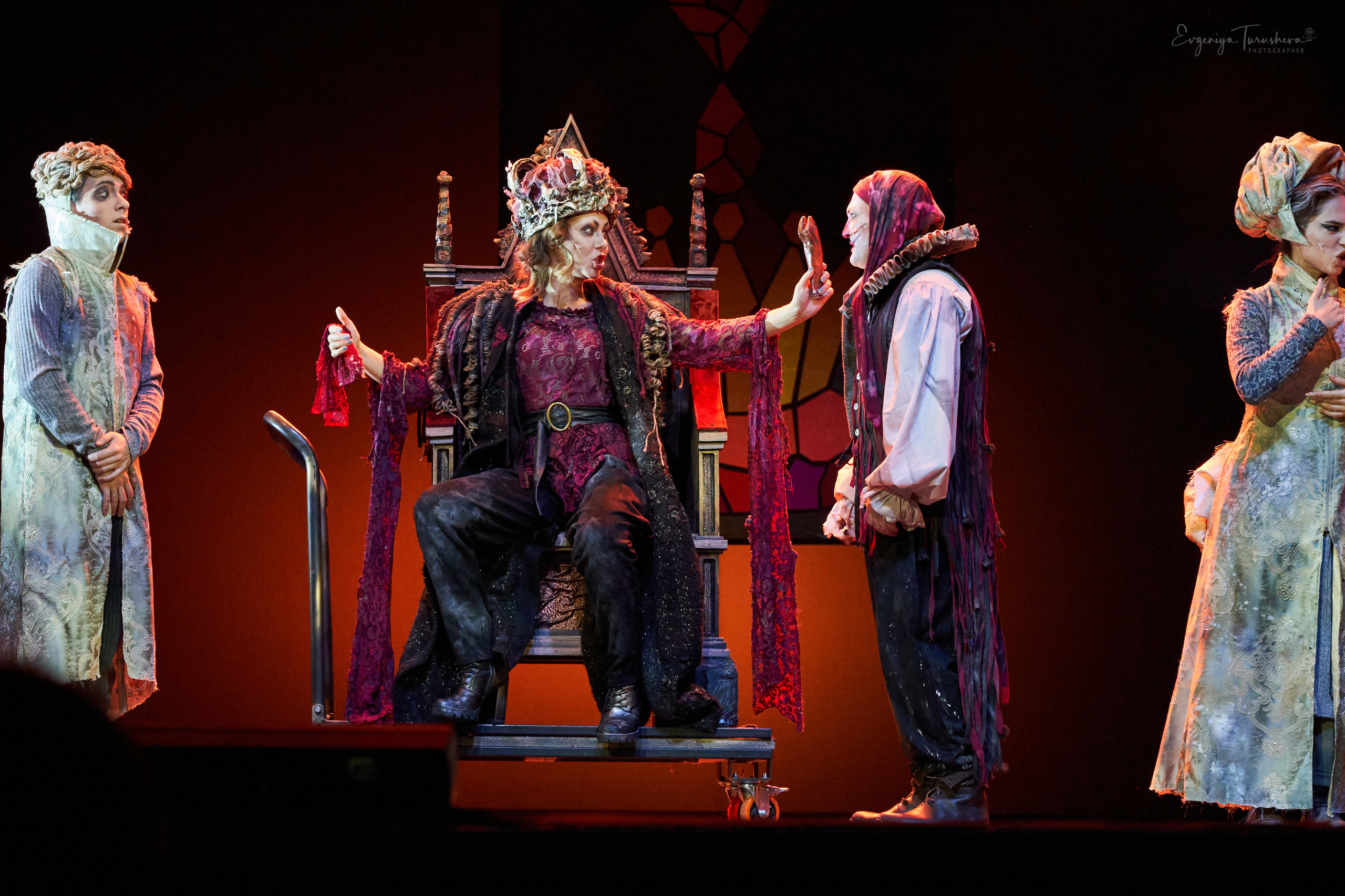 Человек, который смеется. Фотограф Евгения Турушева