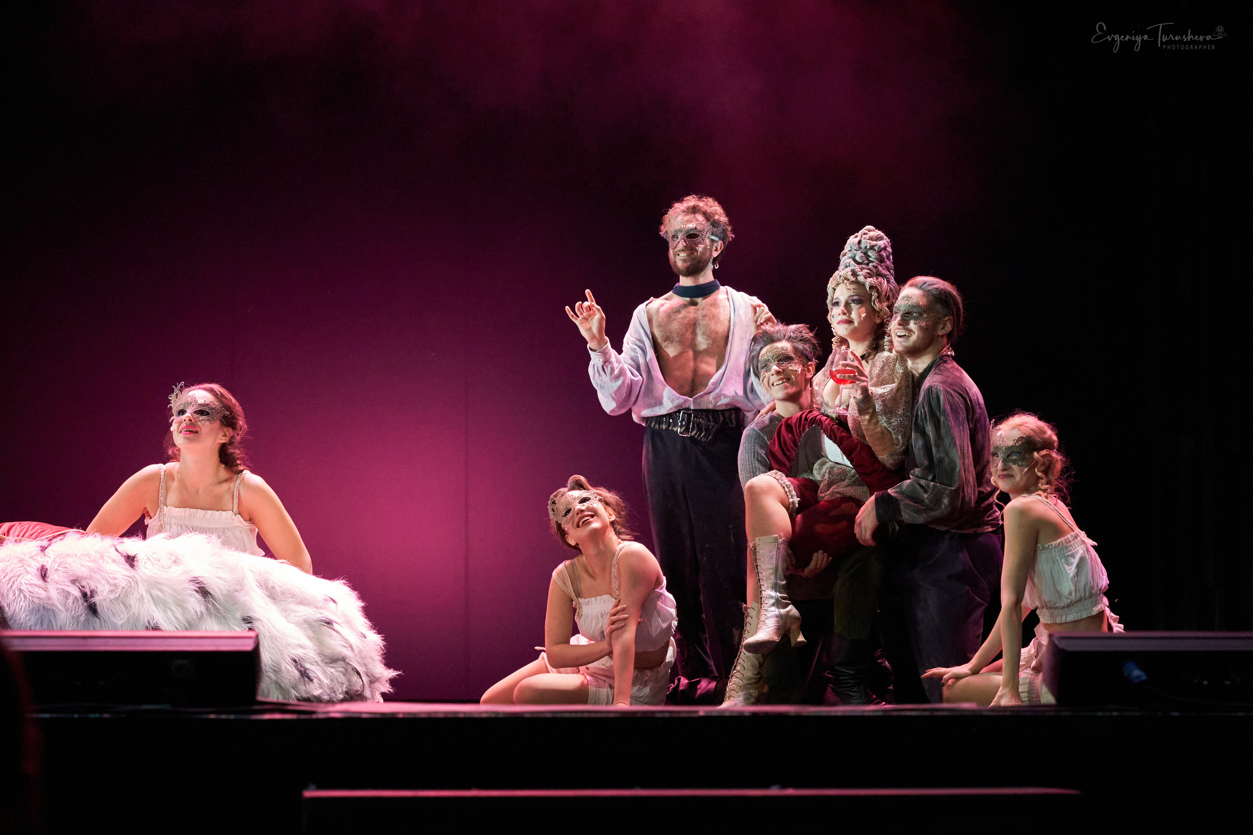 Человек, который смеется. Фотограф Евгения Турушева