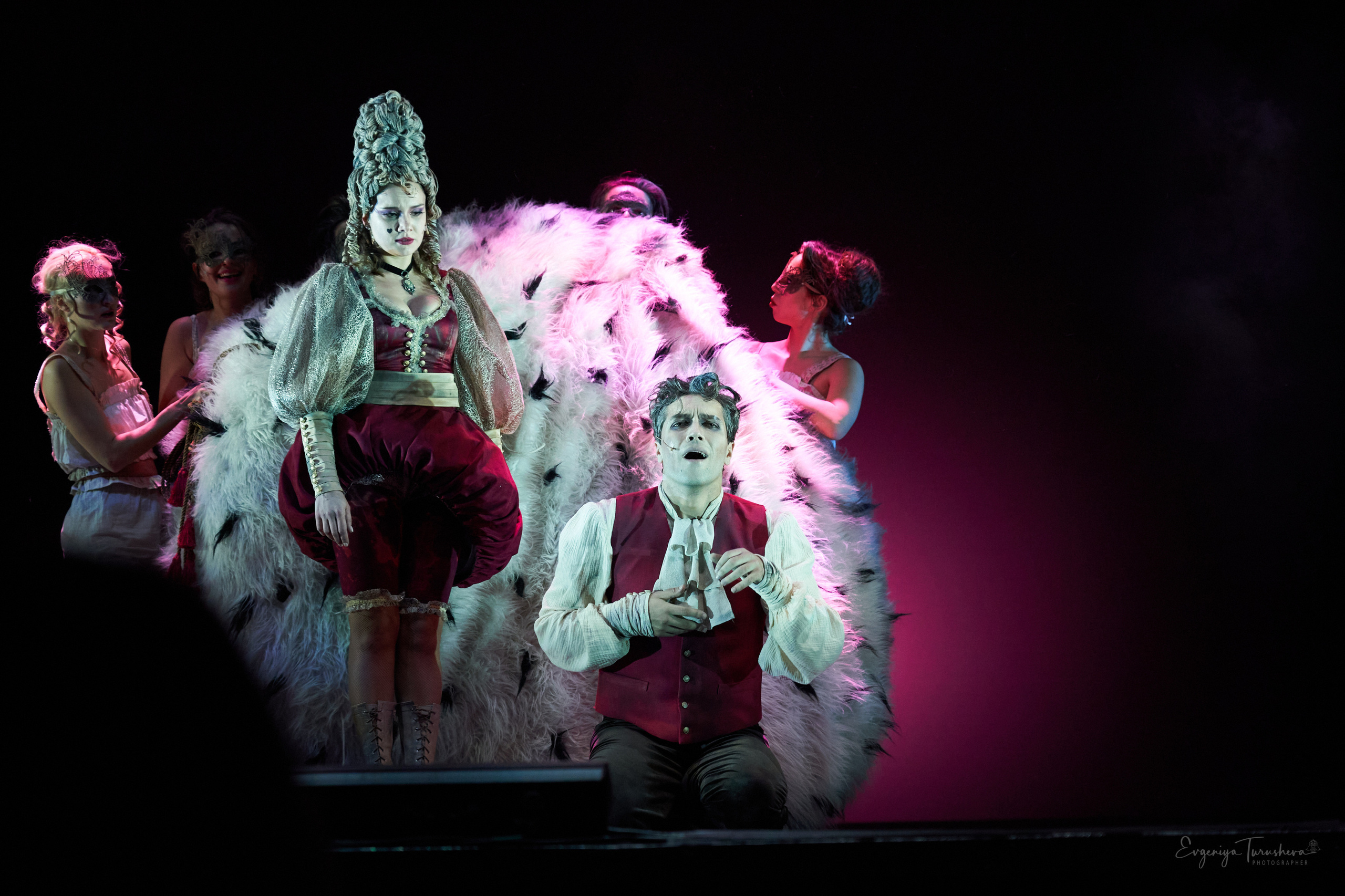 Человек, который смеется. Фотограф Евгения Турушева