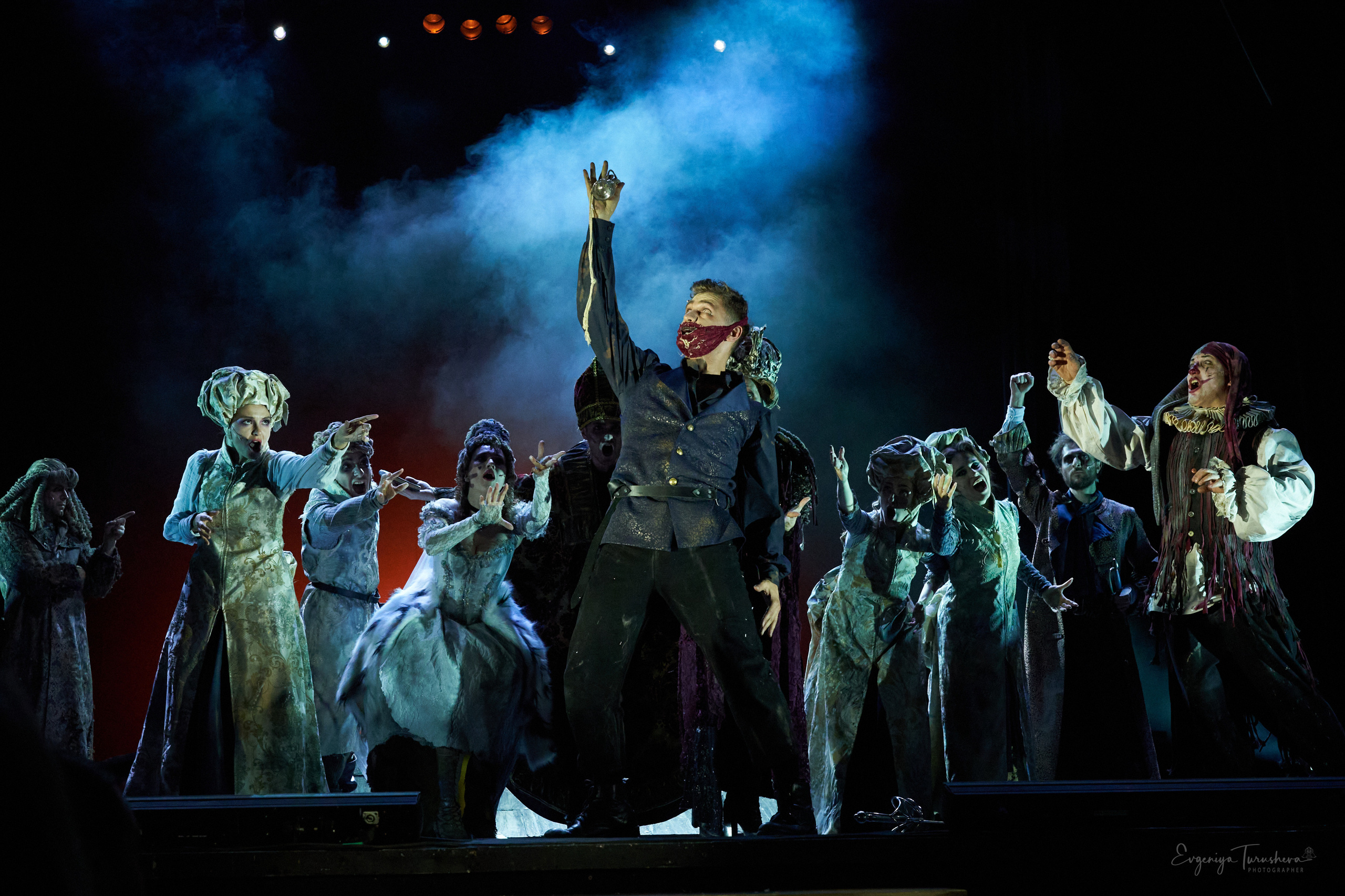 Человек, который смеется. Фотограф Евгения Турушева