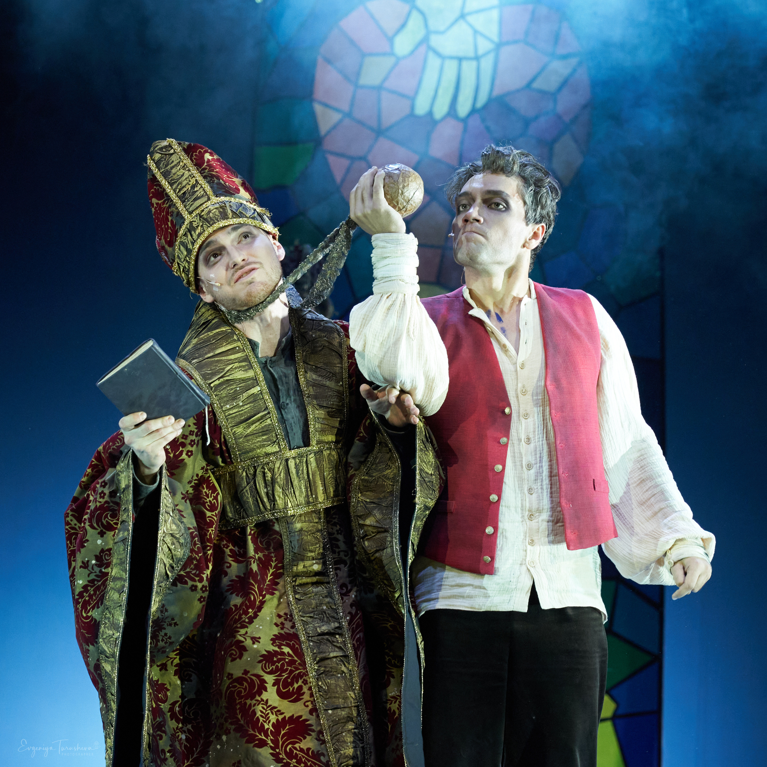 Человек, который смеется. Фотограф Евгения Турушева