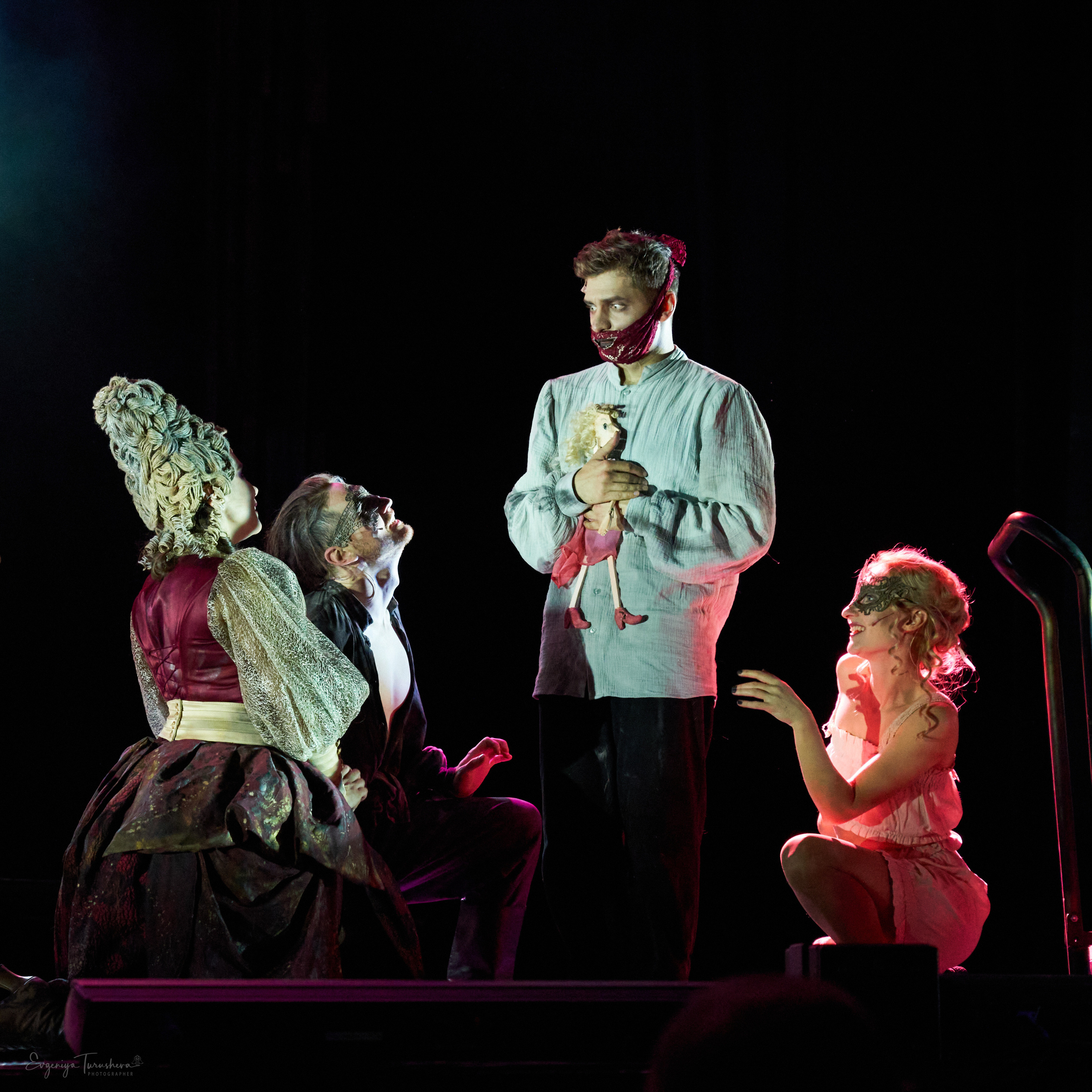 Человек, который смеется. Фотограф Евгения Турушева