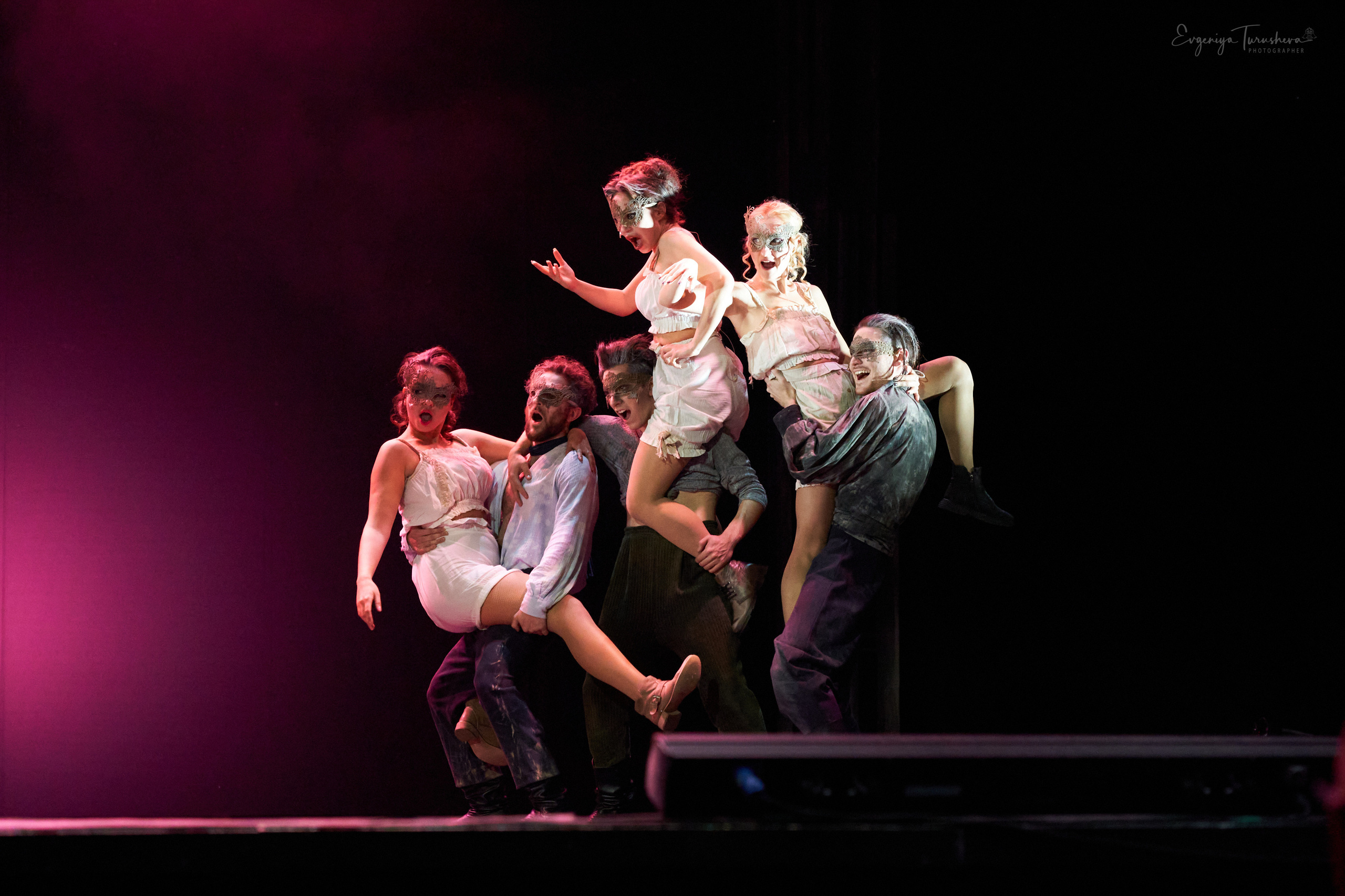 Человек, который смеется. Фотограф Евгения Турушева