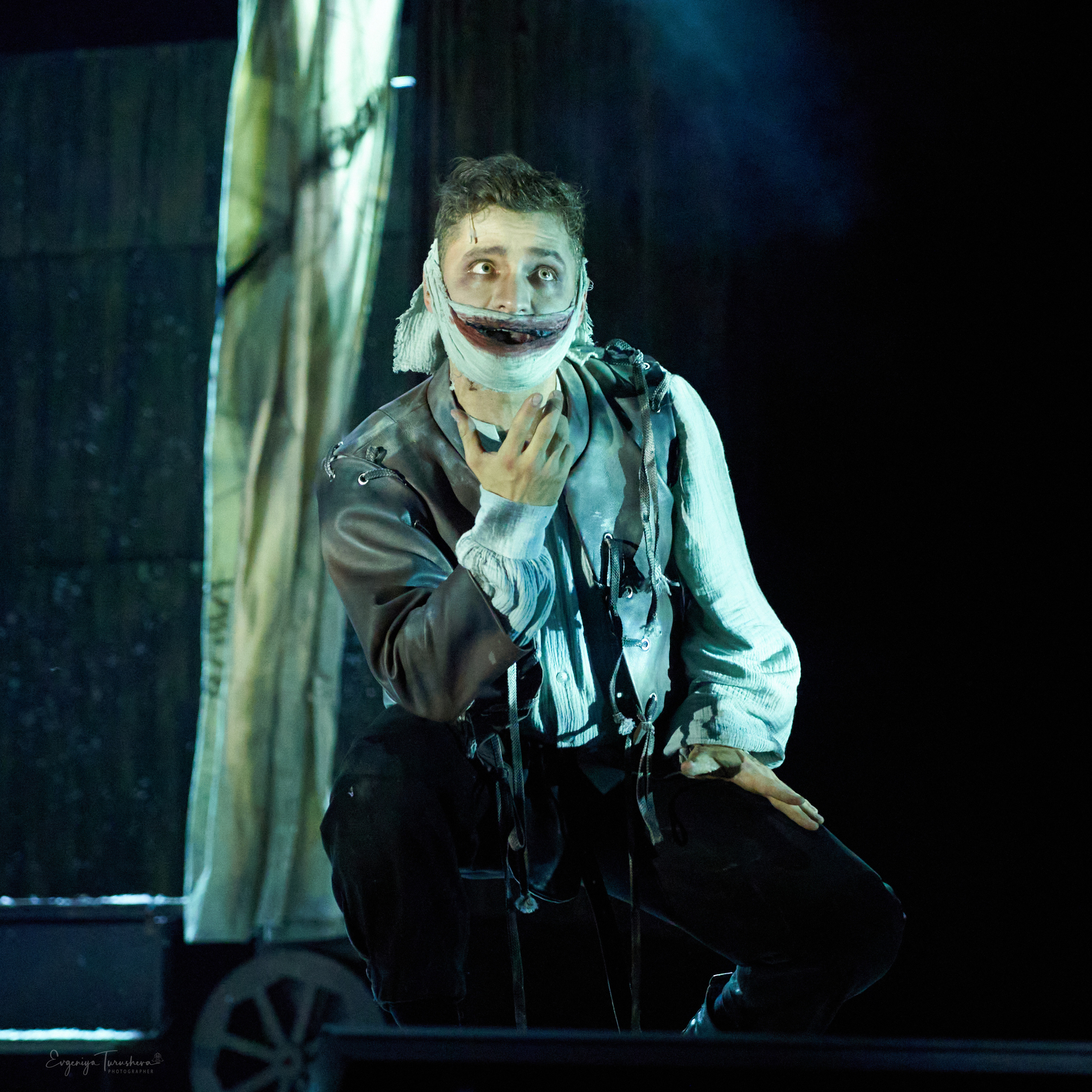 Человек, который смеется. Фотограф Евгения Турушева