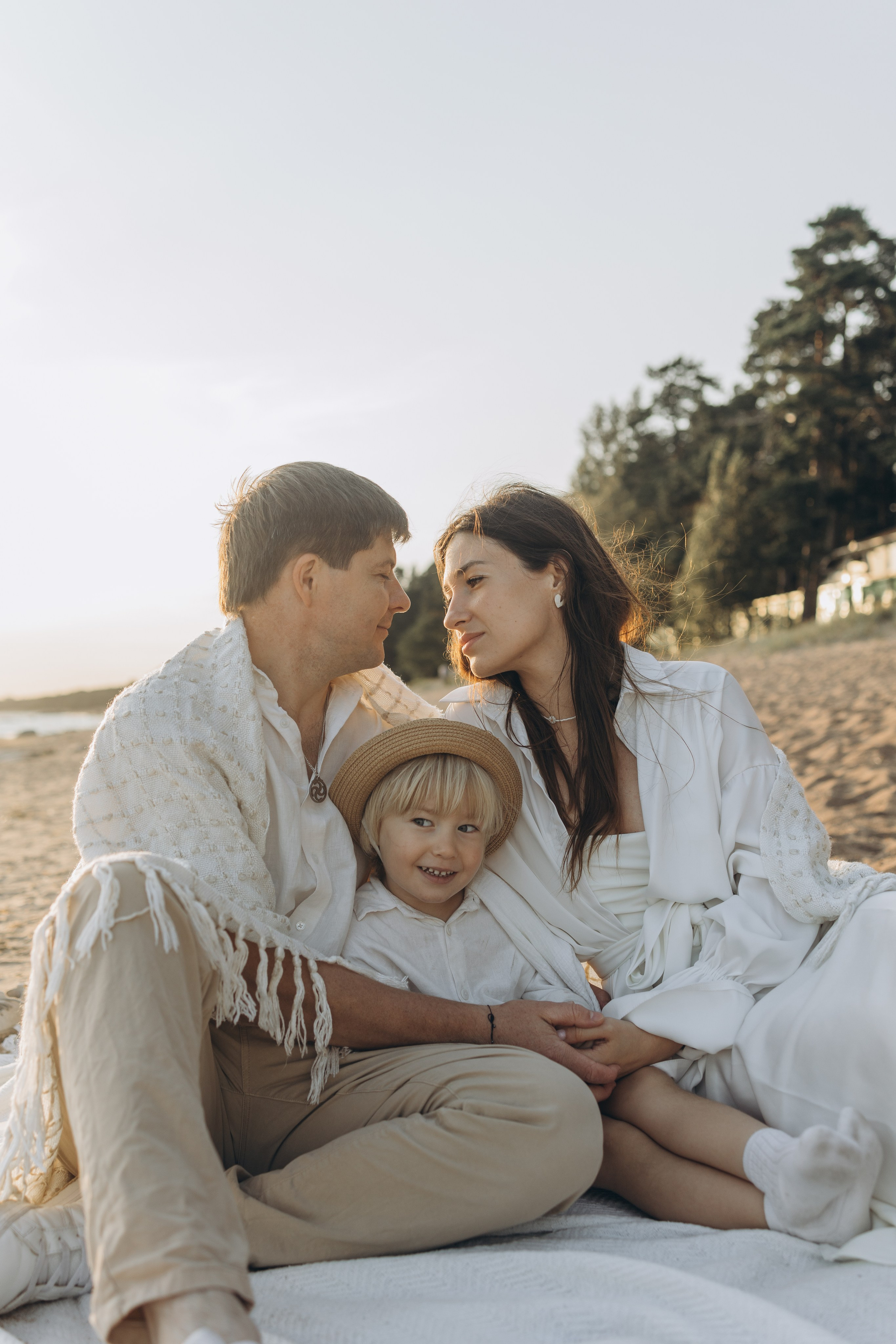 Эмилия, Дмитрий и Демид на Финском заливе. Семейный фотограф в Москве Виктория Ястребинская