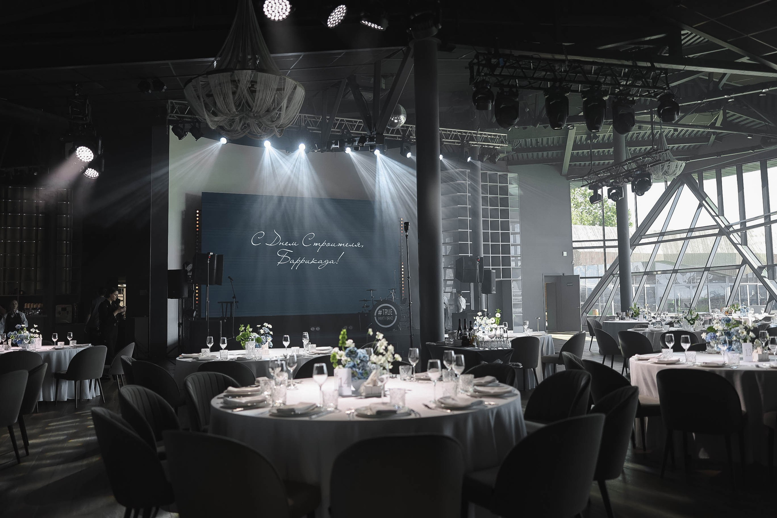 БАРРИКАДА С ДНЕМ РОЖДЕНИЯ. Свадебный фотограф в Санкт-Петербурге Александр Пащенко