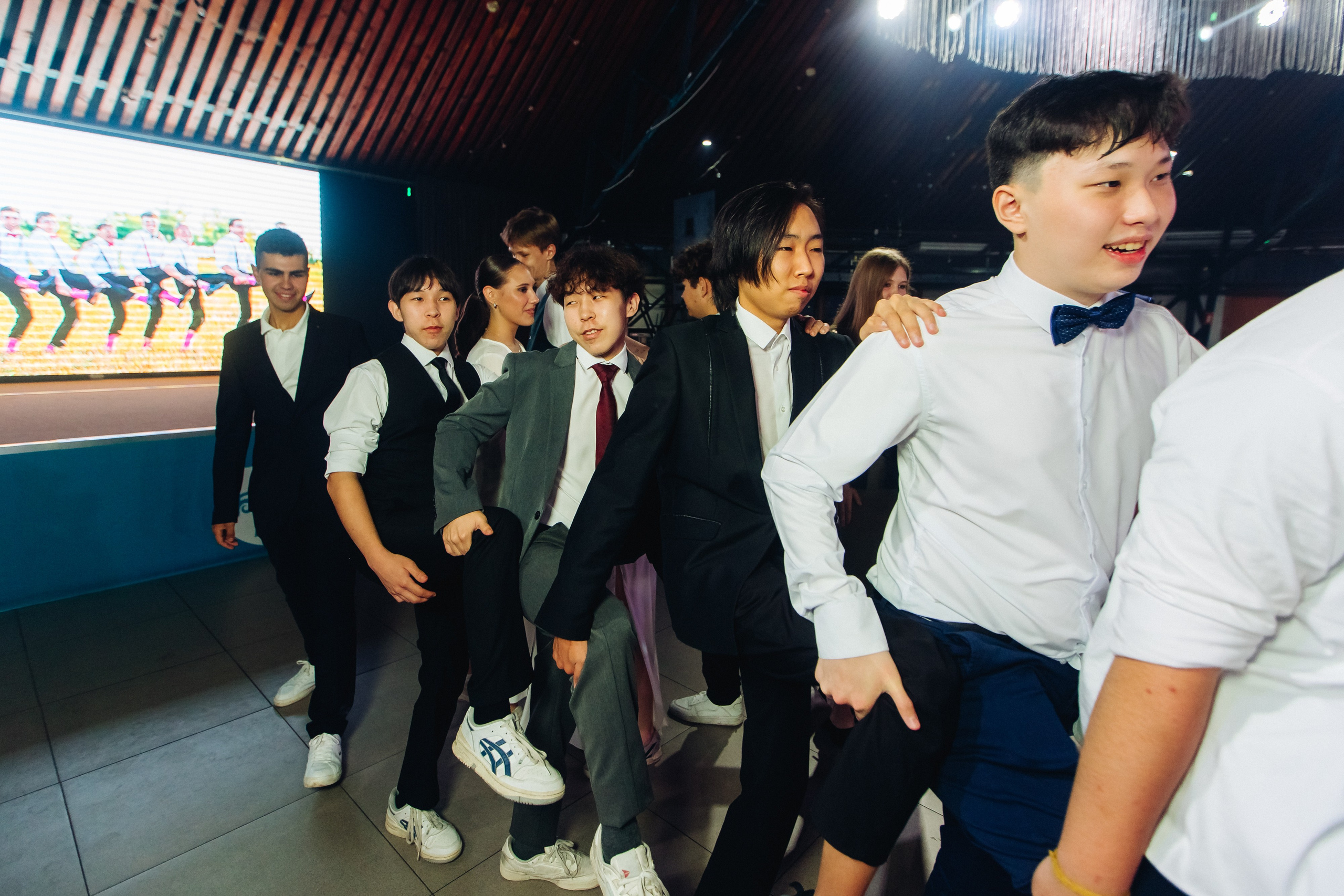 Выпускной вечер. 49 школа. Баран на корове. Свадебный и семейный фотограф в Улан-Удэ