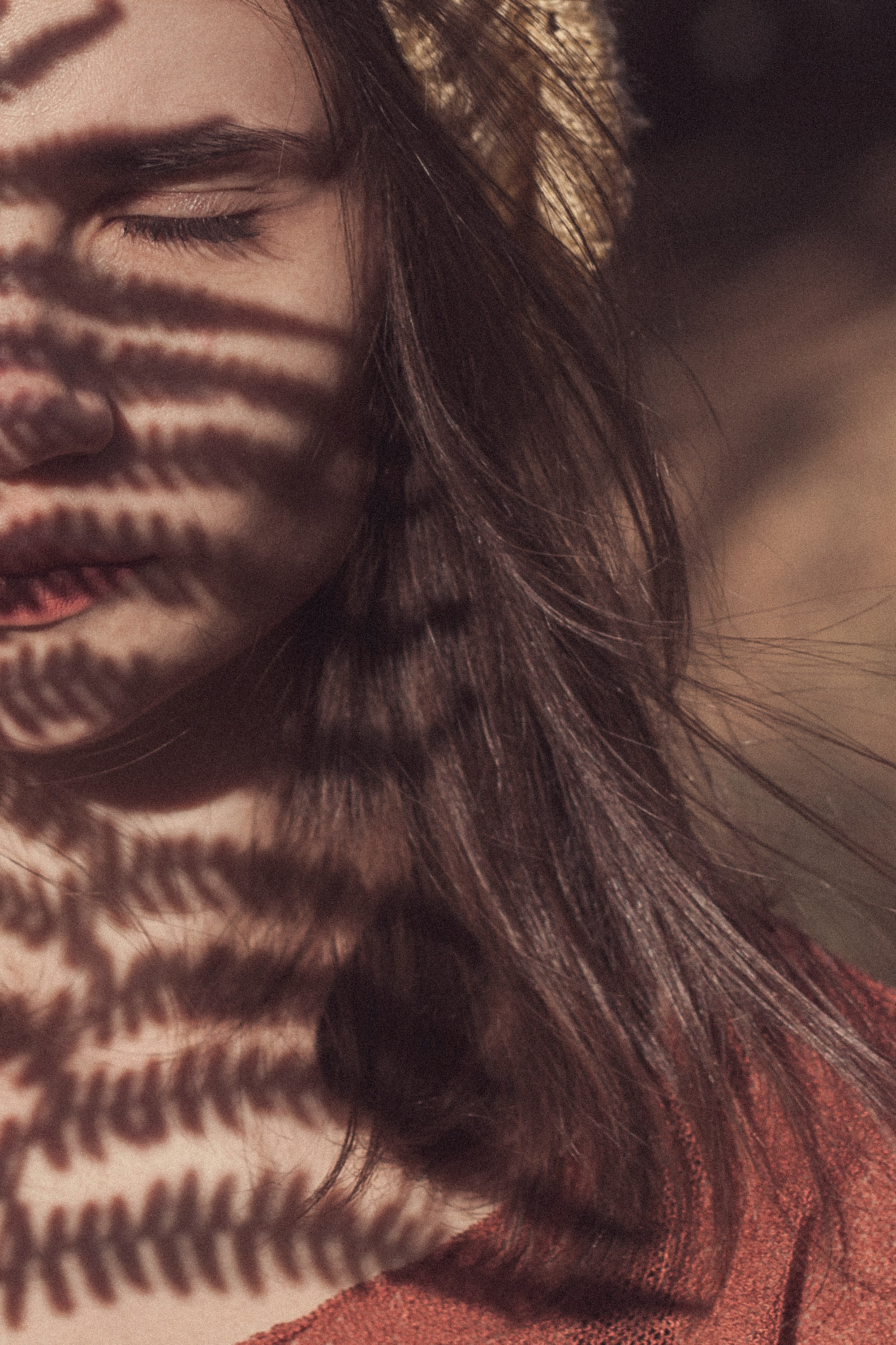 Ксения и папоротник / Ак-Кайын. Фотограф Наталья Гончарова. Снимаю живые портреты в Алматы