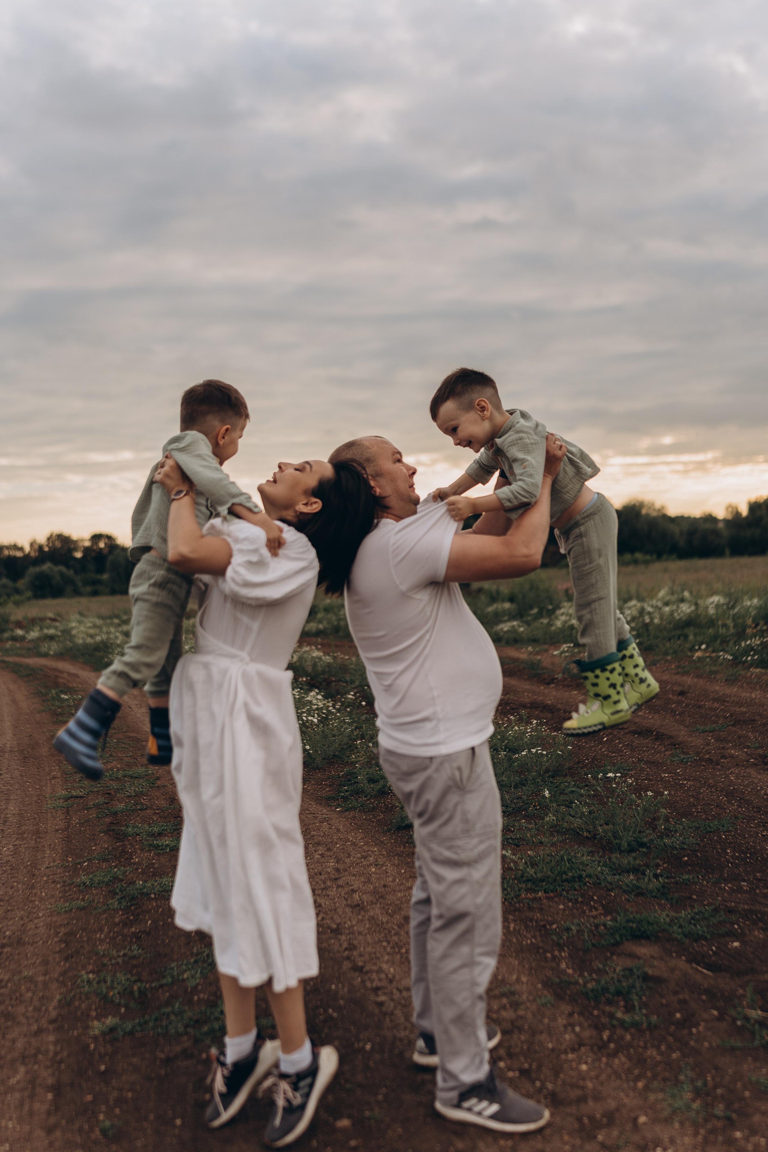 Лето. Ромашки. Семья. Семейный и домашний фотограф в Уфе Ирина Гарасюта