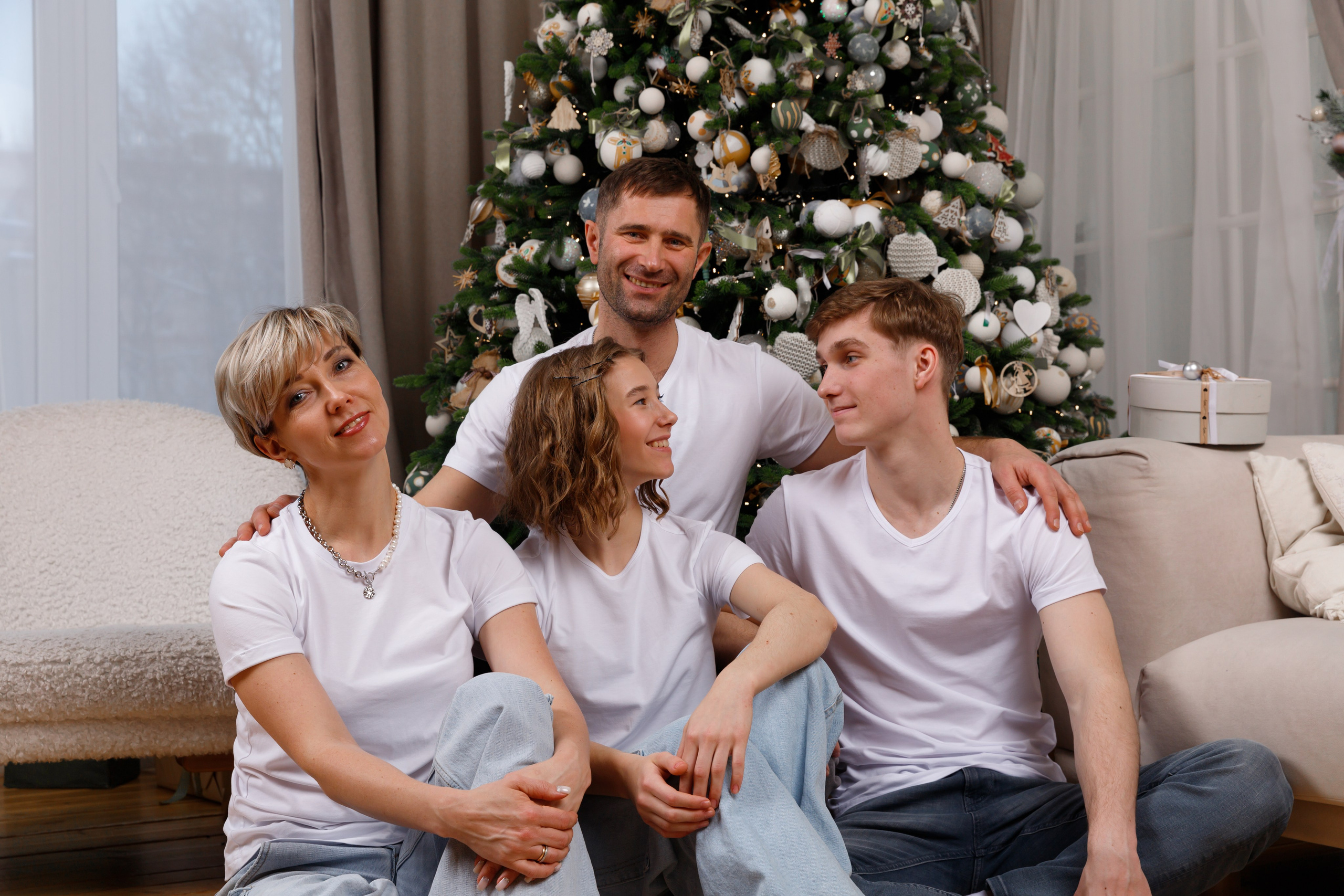 НОВЫЙ ГОД семейная фотосессия. ФОТОГРАФ РАДОСТИ Фотосессия в студии СПб. Портретный фотограф — Юрий Торлопов