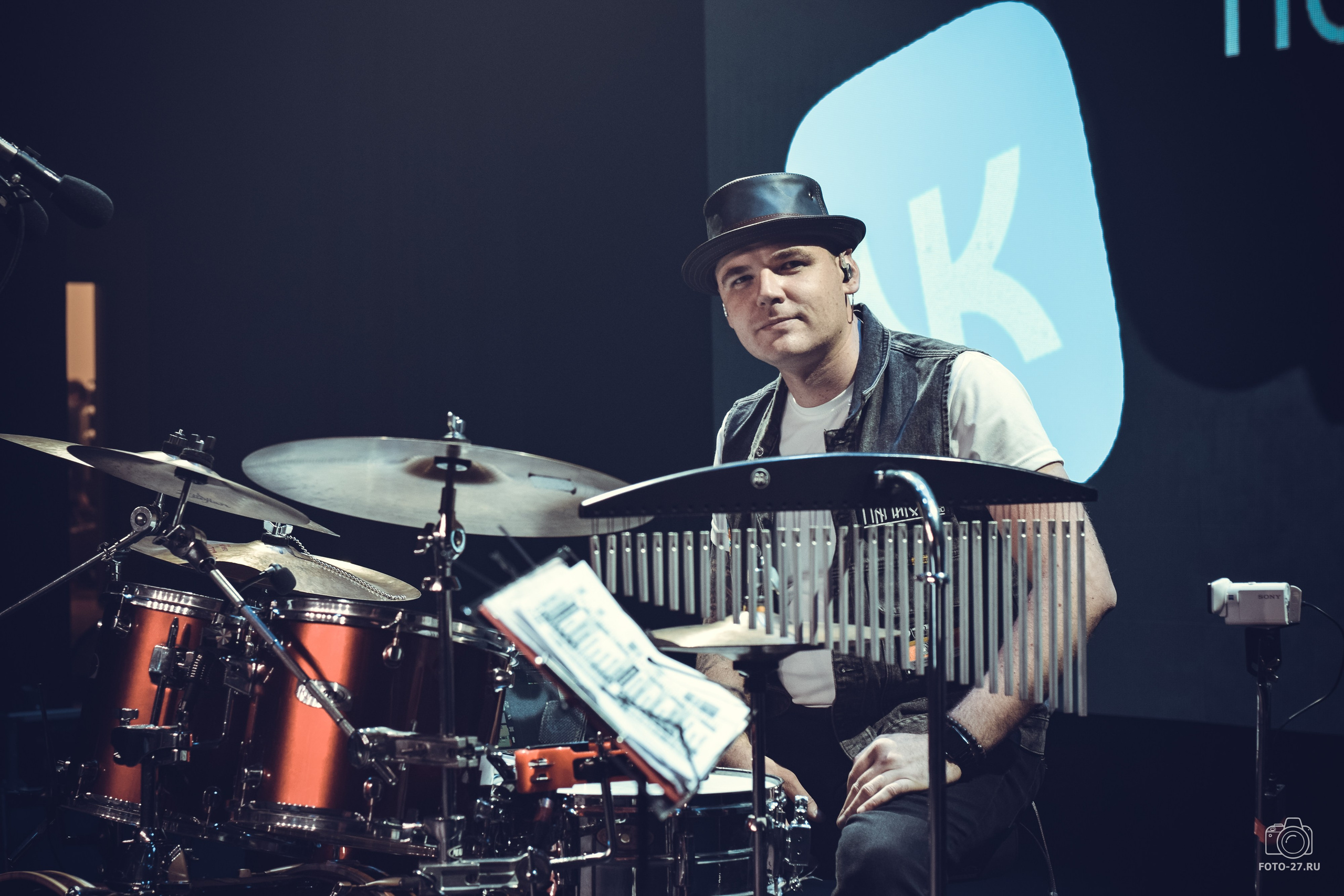 Антон Курдюмов фотограф в Хабаровске Рина Курдюмова фото27 foto27 Антон Дорофеев репортажный репортаж документалист Тони и Рина фотосоздатели ПаПаРоК Философия и любовь сольный концерт ОДОРА Хабаровск