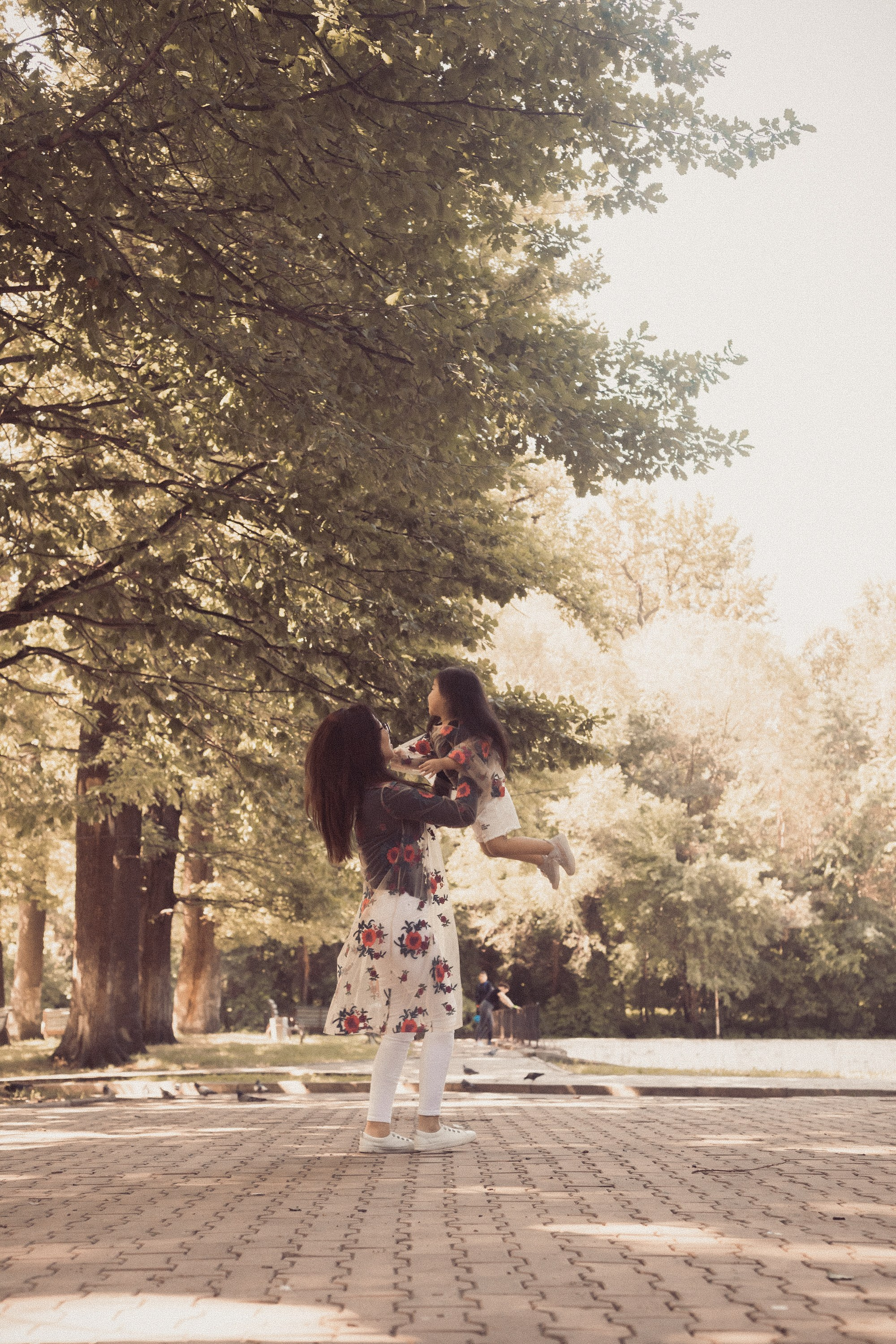 Летняя прогулка мамы и дочери. Фотограф Наталья Гончарова. Снимаю живые портреты в Алматы