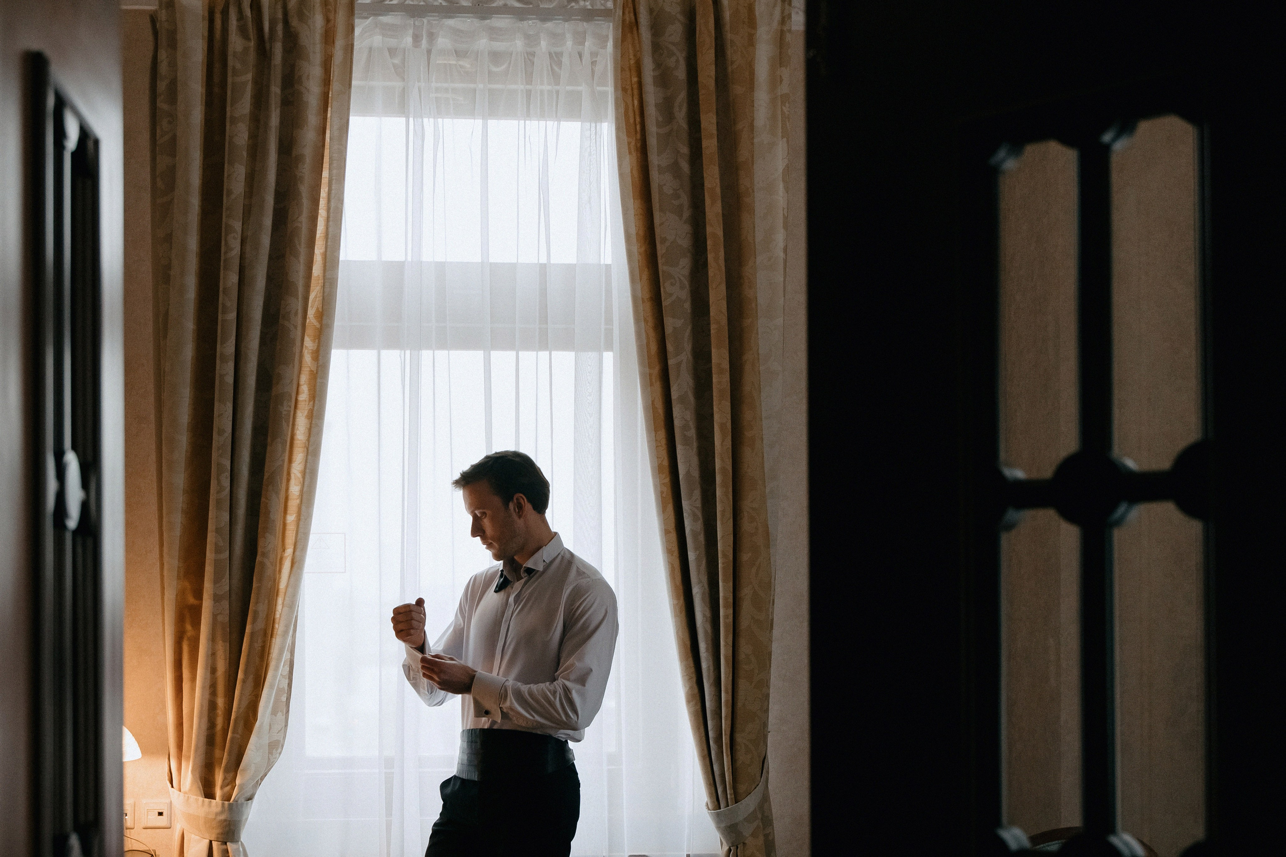 Свадебная фотосессия в гостинице Ленинградская. Свадебный фотограф Москва