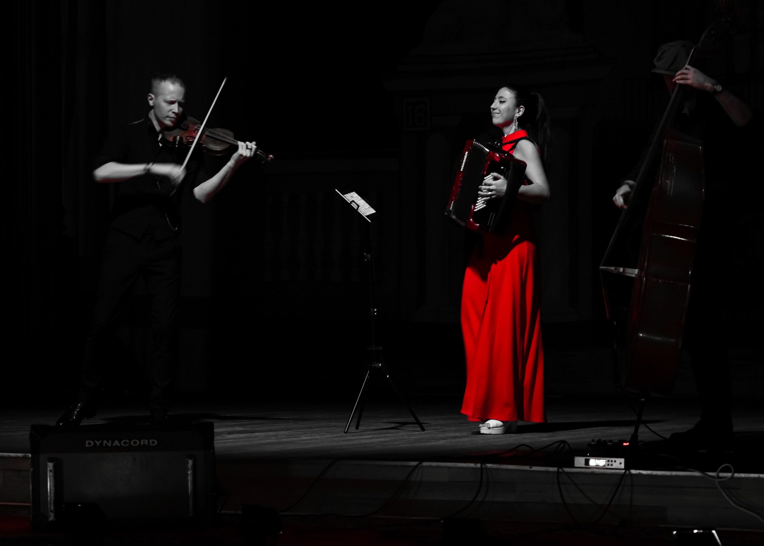 Селективный красный. Фотограф в Москве, фотожурналист Александр Малахов