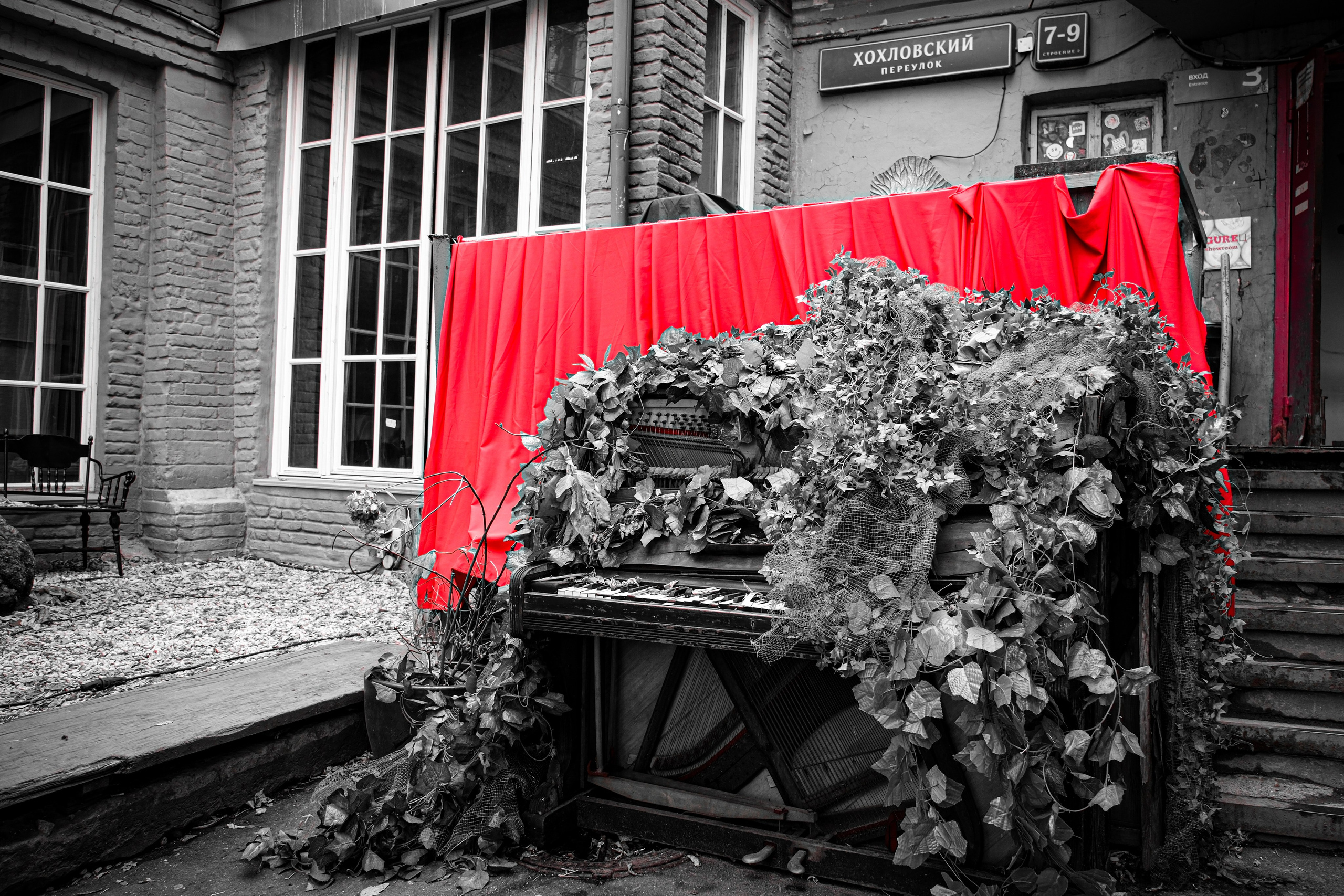 Селективный красный. Фотограф в Москве, фотожурналист Александр Малахов