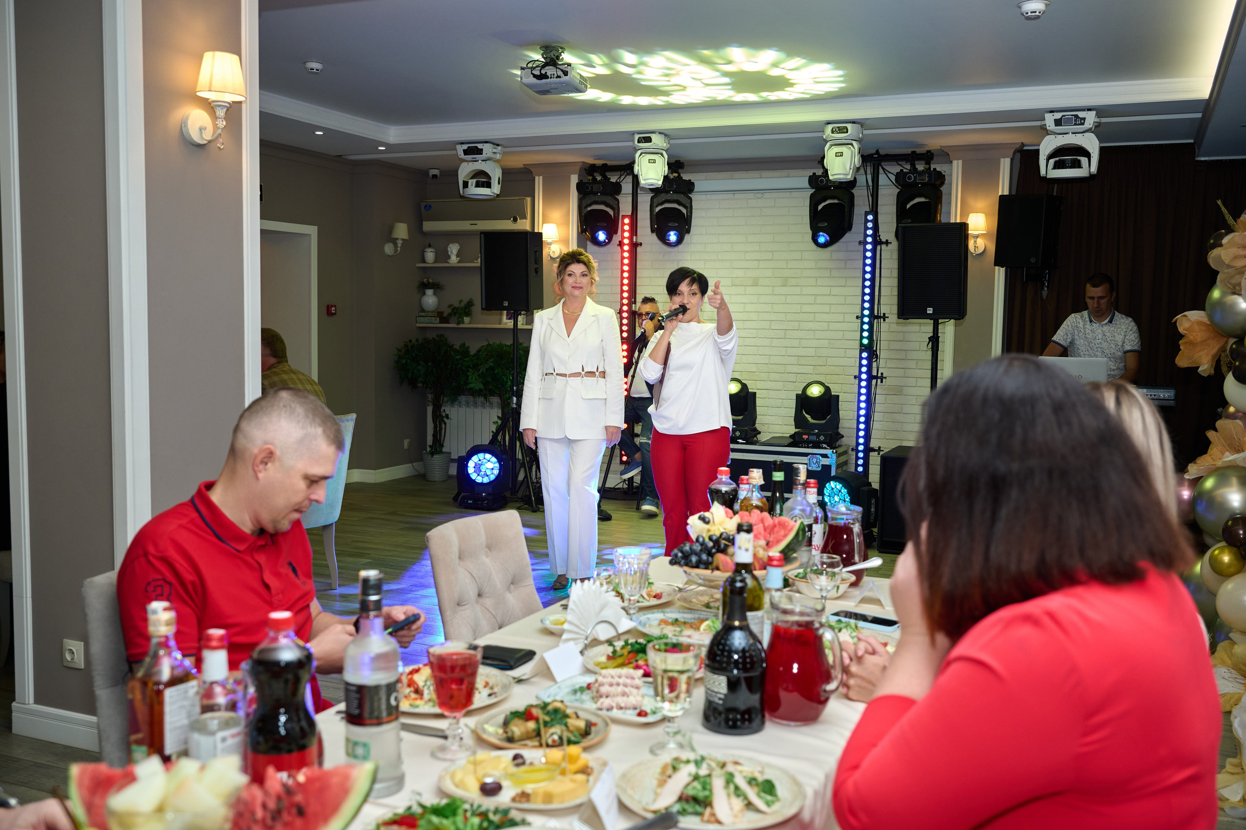 Фотосъемка юбилея Валентины. Профессиональный фотограф Старый Оскол, Губкин — свадьба, венчание, крещение, юбилей и день рождения