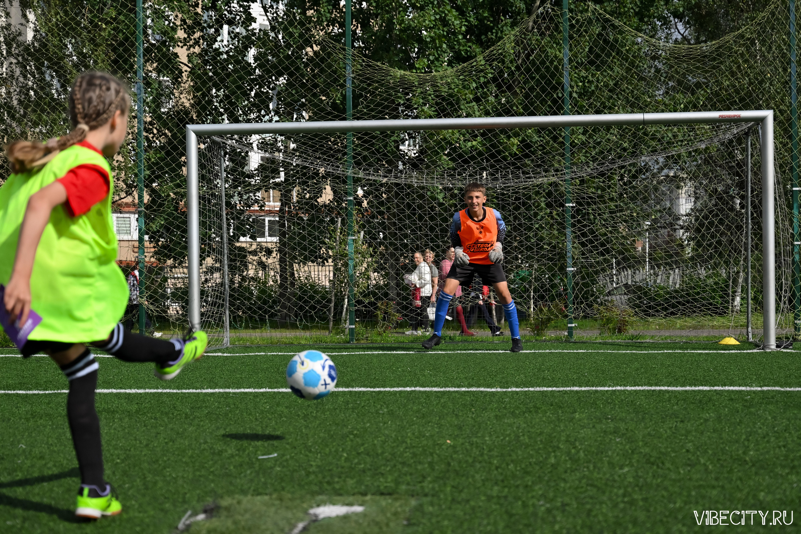 Балтийцы в школе № 57: линейка. VIBECITY.RU Вайб Сити Ру Фоторепортажи Фотоотчеты Калининград