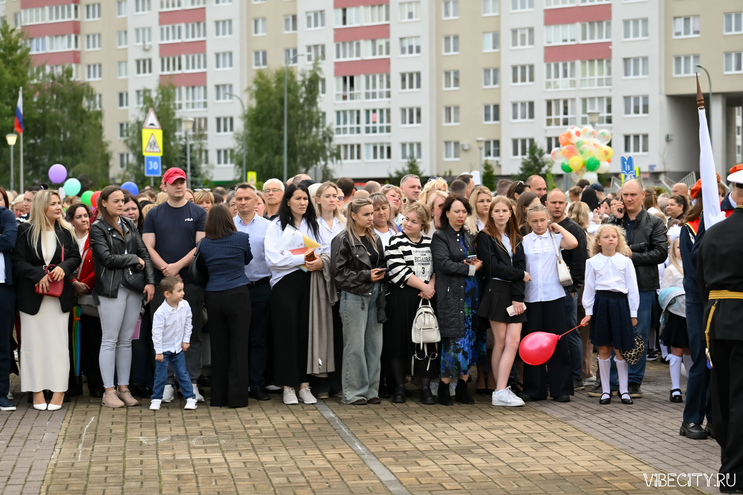 Балтийцы в школе № 57: линейка. VIBECITY.RU Вайб Сити Ру Фоторепортажи Фотоотчеты Калининград