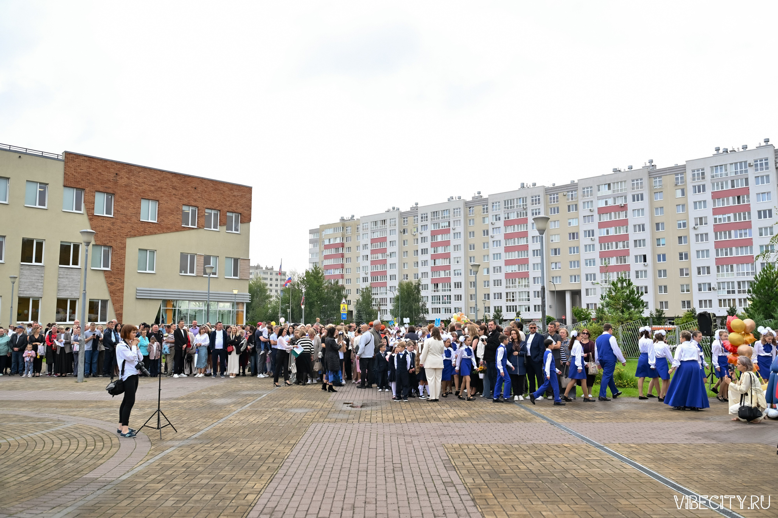 Балтийцы в школе № 57: линейка. VIBECITY.RU Вайб Сити Ру Фоторепортажи Фотоотчеты Калининград