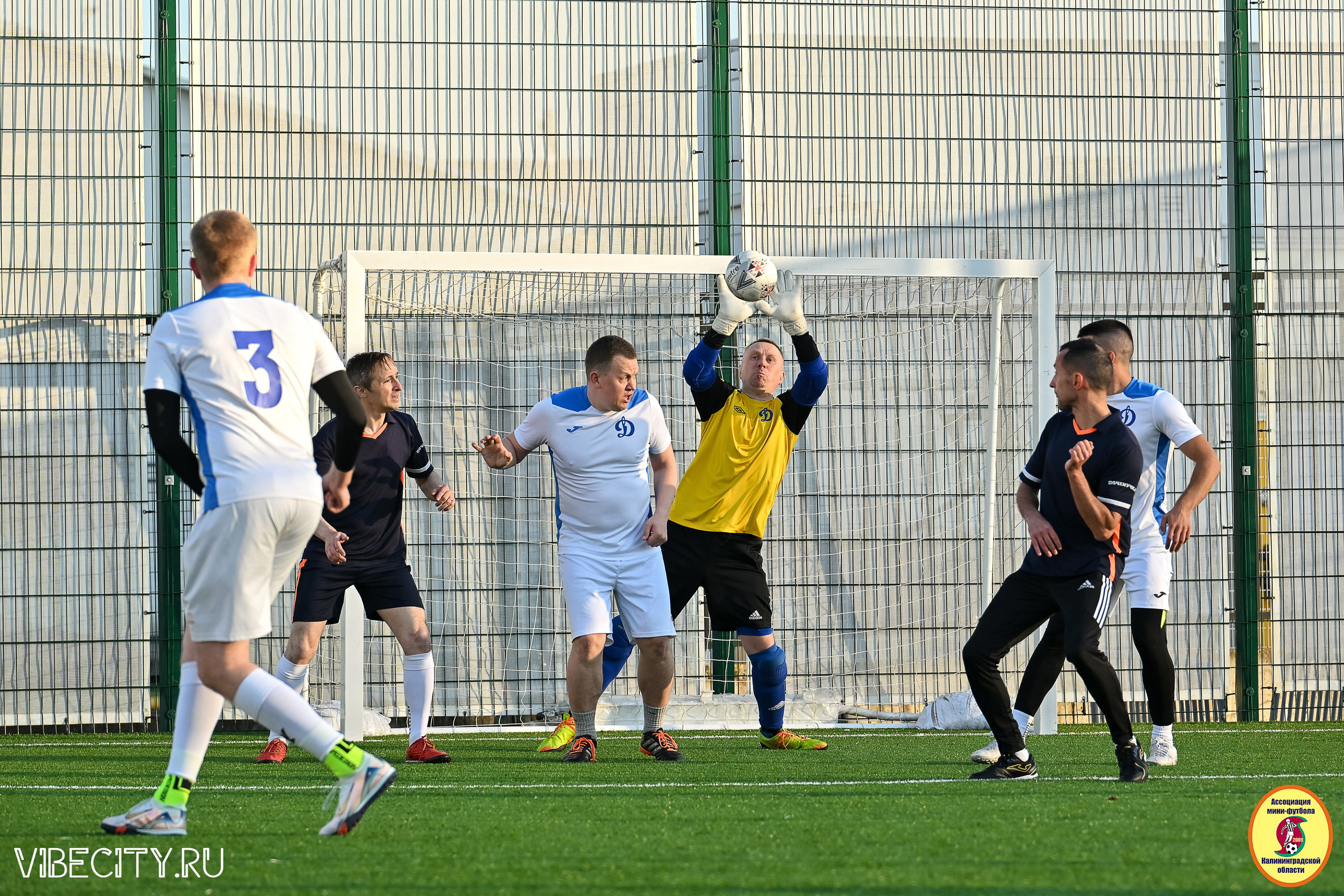 ИГРЫ МИНИ-ФУТБОЛЬНОЙ И КОРПОРАТИВНОЙ ЛИГИ. VIBECITY.RU Вайб Сити Ру Фоторепортажи Фотоотчеты Калининград