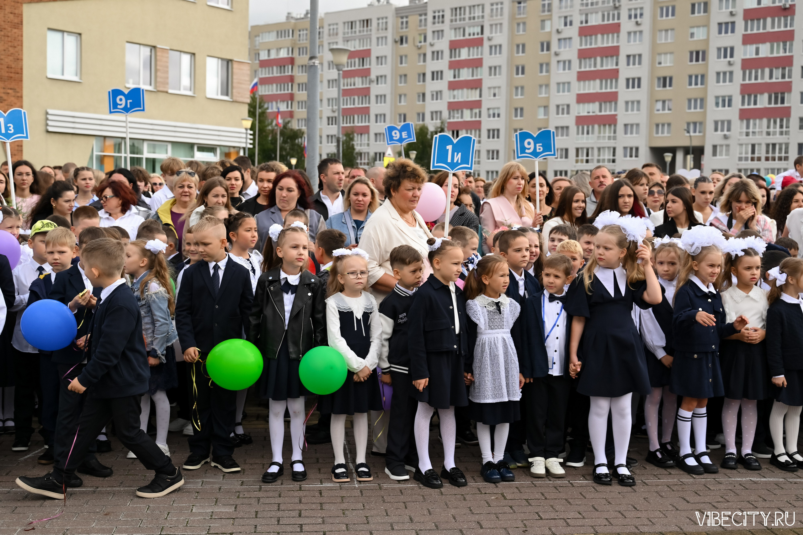 Балтийцы в школе № 57: линейка. VIBECITY.RU Вайб Сити Ру Фоторепортажи Фотоотчеты Калининград